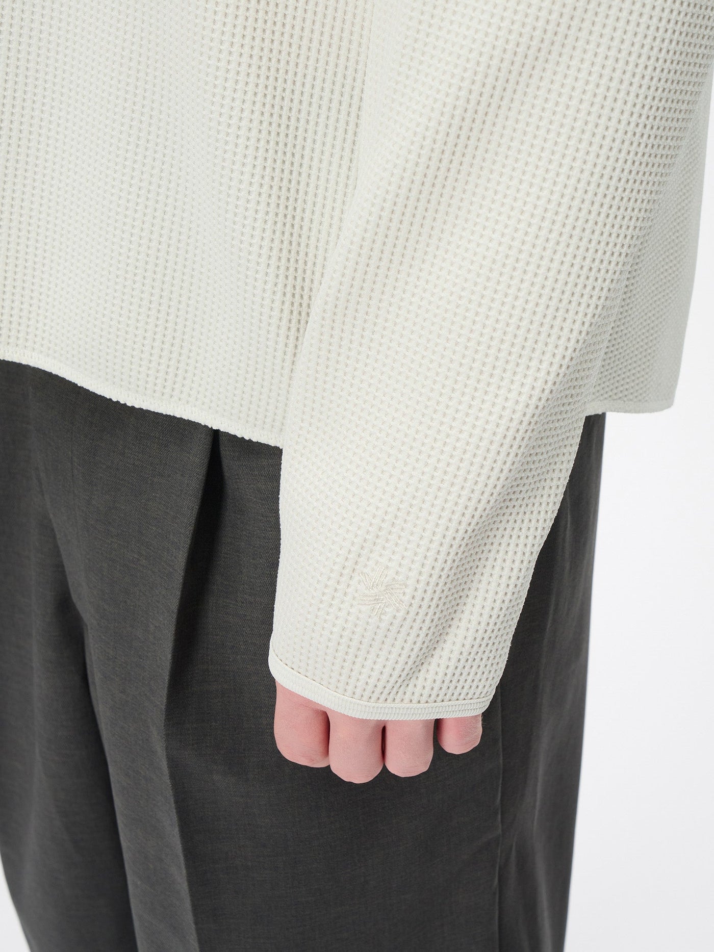 Model: Height 185cm / 6'0" | Wearing: IVORY / 3