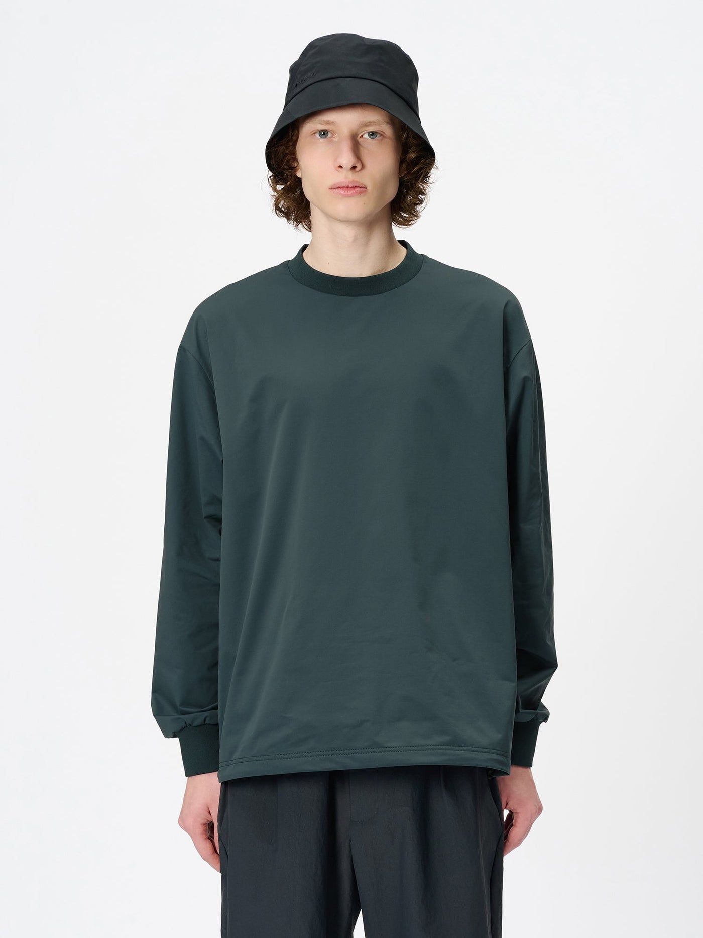 Model: Height 185cm / 6'0" | Wearing: WONDER BLUE / 3