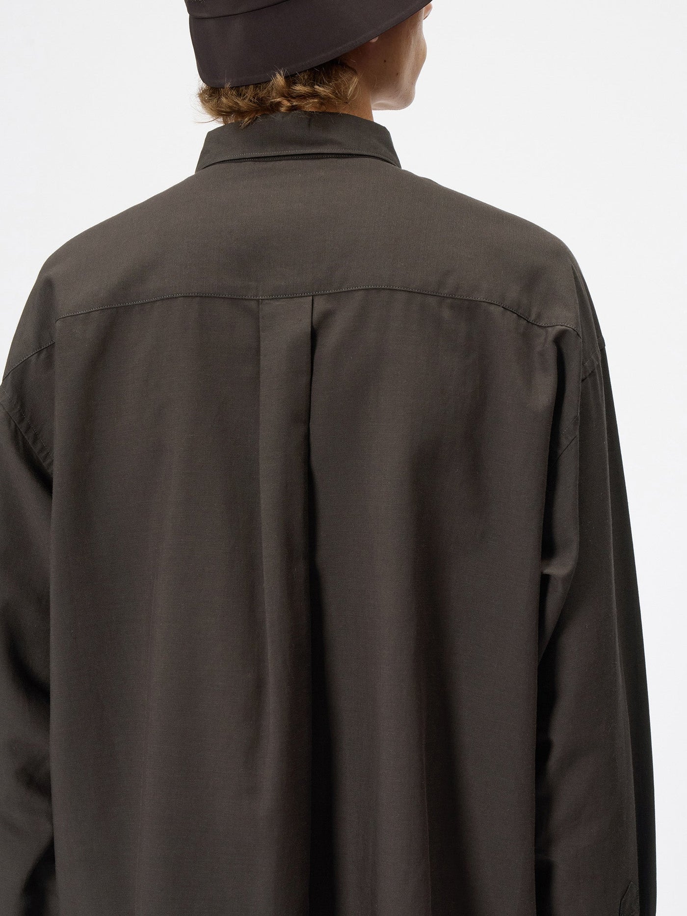 Model: Height 185cm / 6'0" | Wearing: JET BROWN / 3