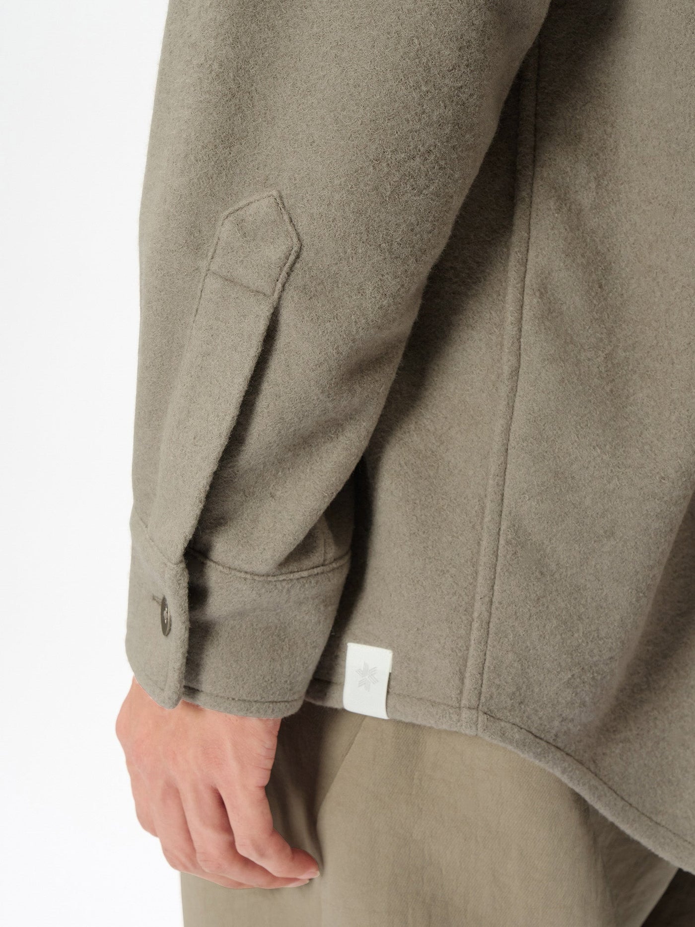 Model: Height 186cm / 6'1" | Wearing: TAUPE FAWN / 4