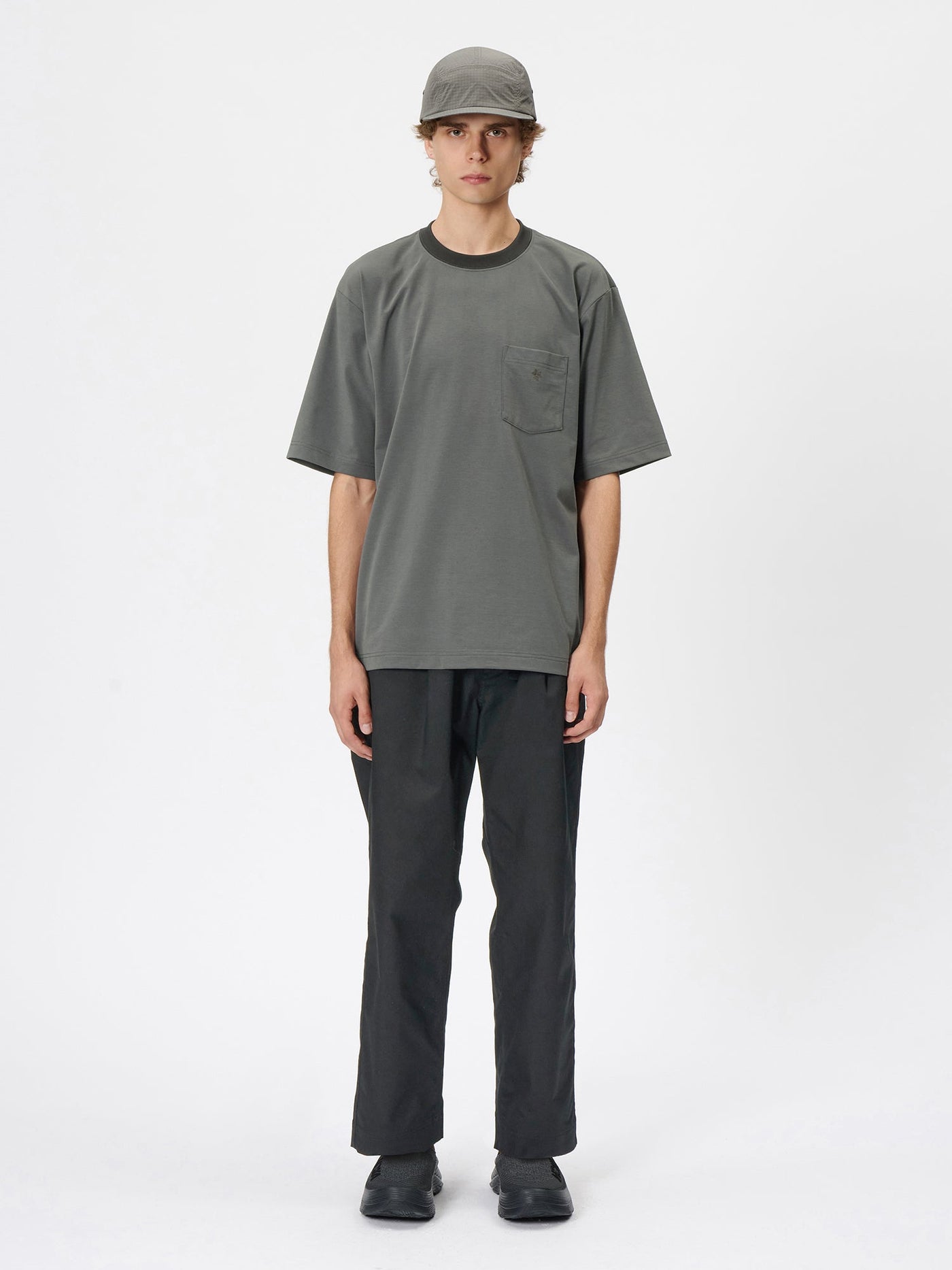 Model: Height 185cm / 6'0" | Wearing: DEEP CHARCOAL / 3