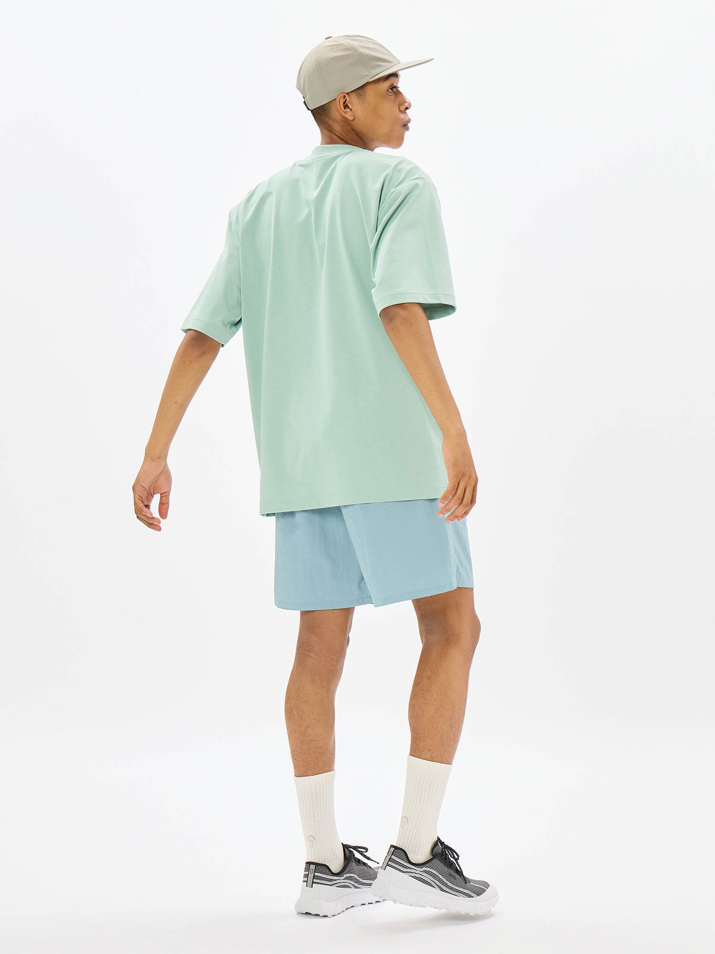 Model: Height 178cm | Wearing: MIST GREEN / 3