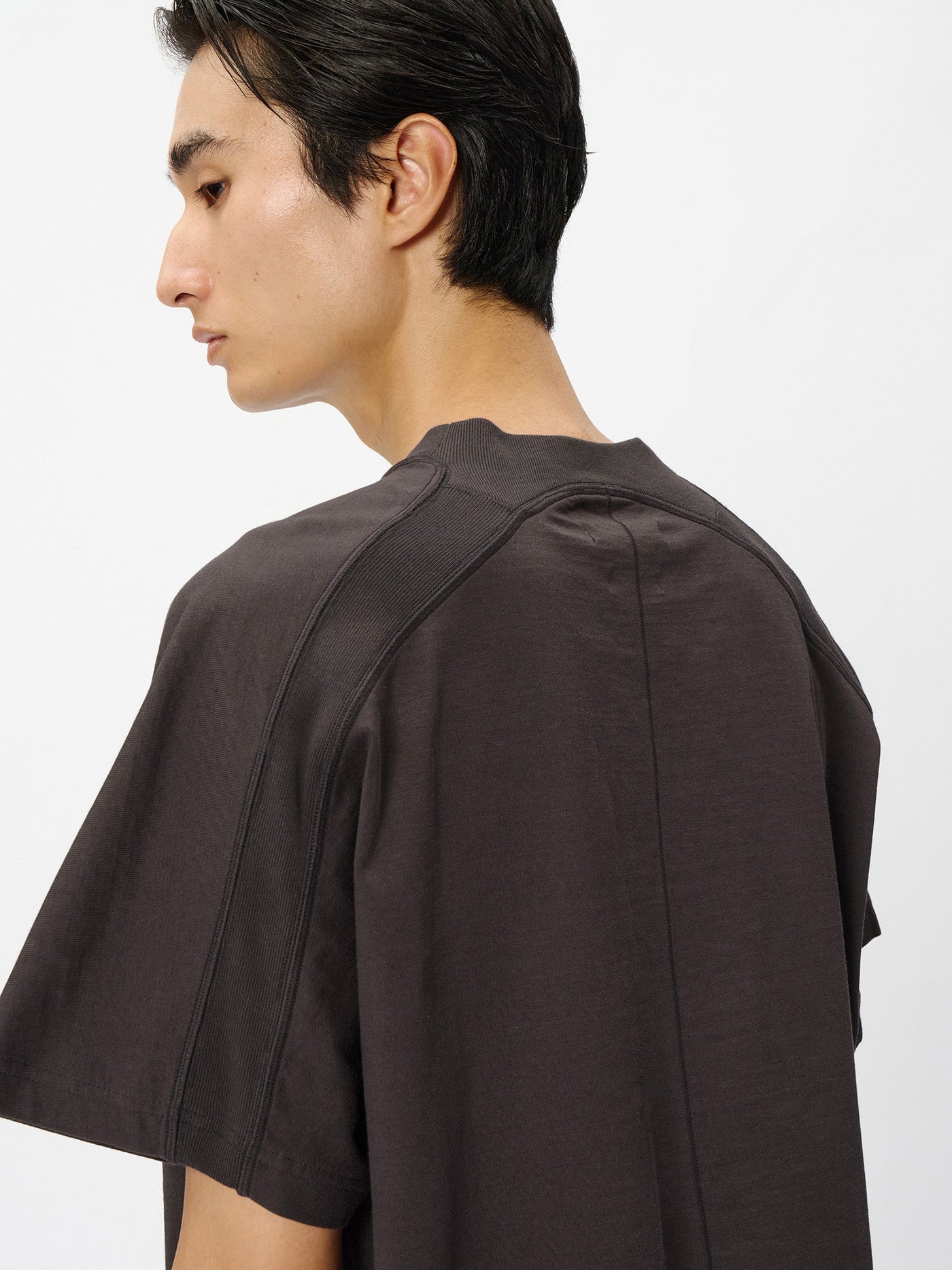 Model: Height 186cm / 6'1" | Wearing: BLACK BEAN / 3