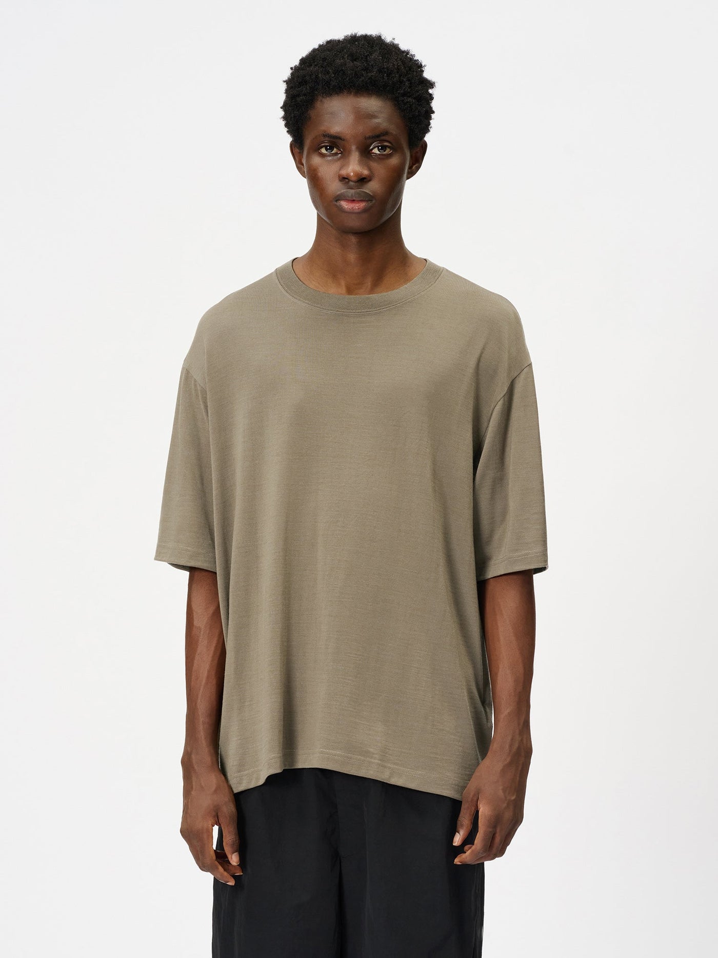 Model: Height 187cm / 6'1" | Wearing: SAND LAND / 3