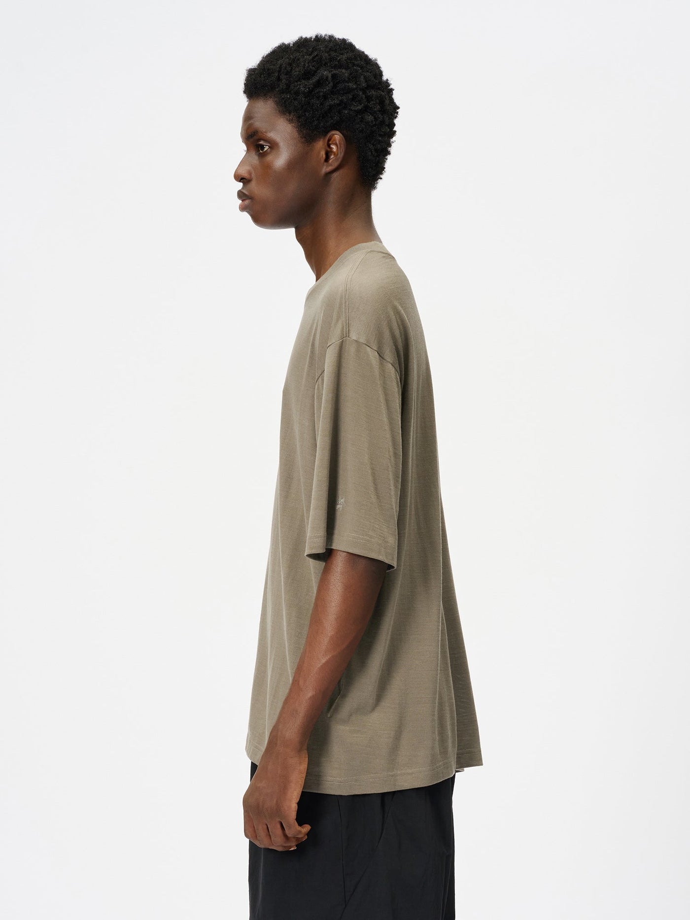 Model: Height 187cm / 6'1" | Wearing: SAND LAND / 3