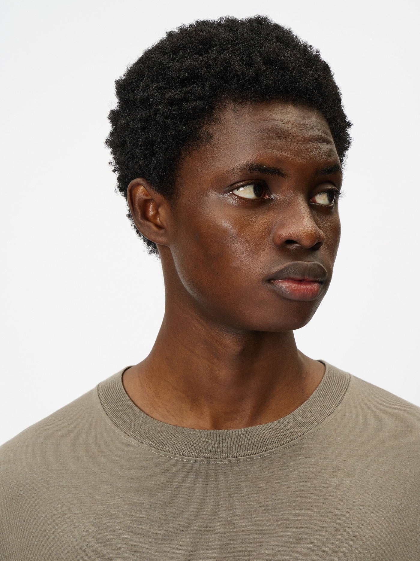 Model: Height 187cm / 6'1" | Wearing: SAND LAND / 3