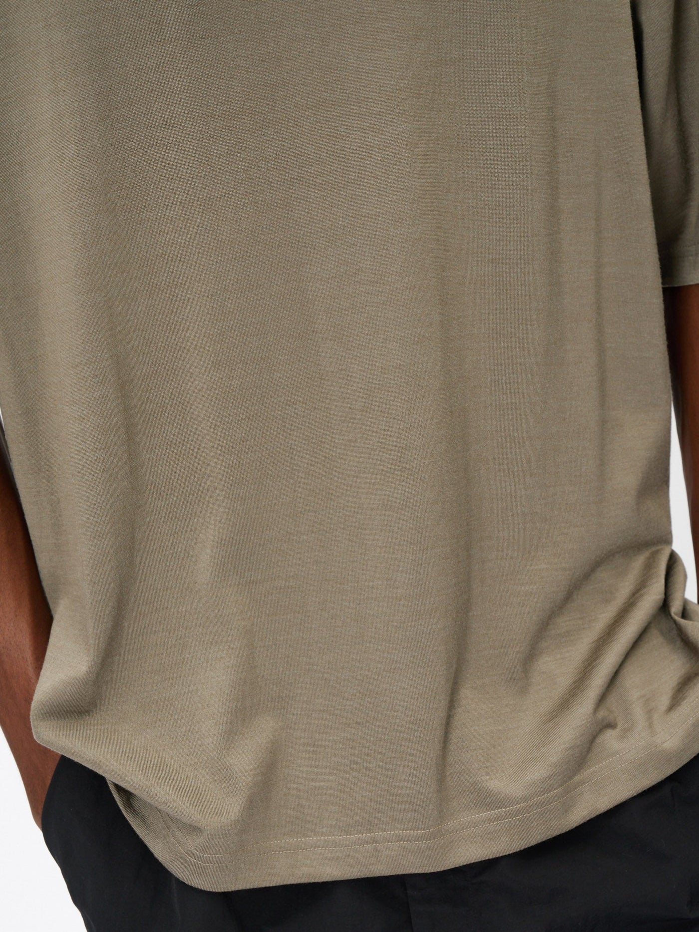 Model: Height 187cm / 6'1" | Wearing: SAND LAND / 3