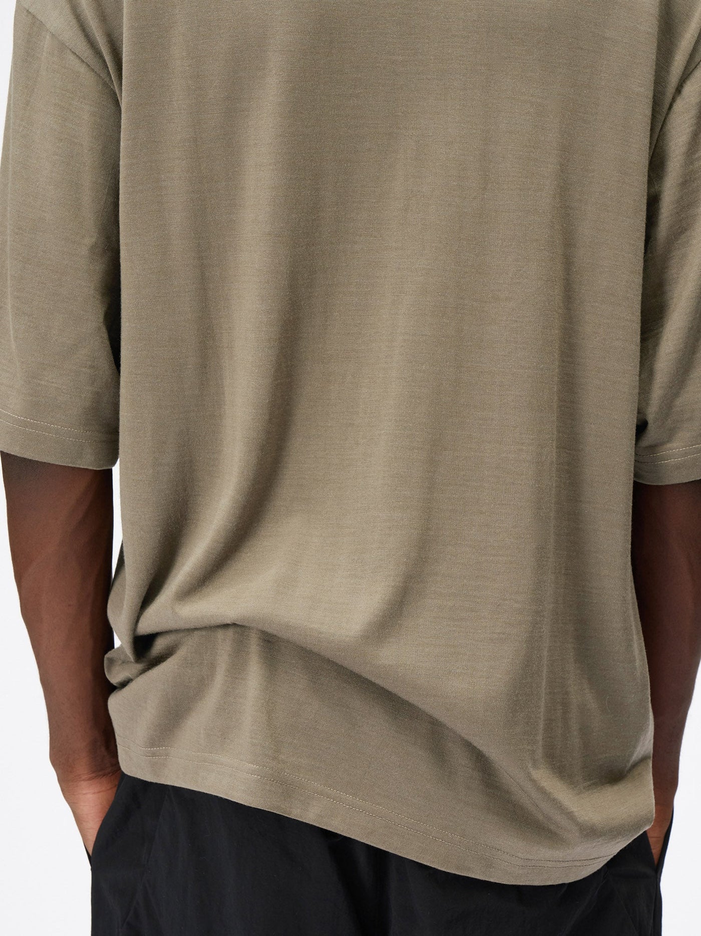 Model: Height 187cm / 6'1" | Wearing: SAND LAND / 3