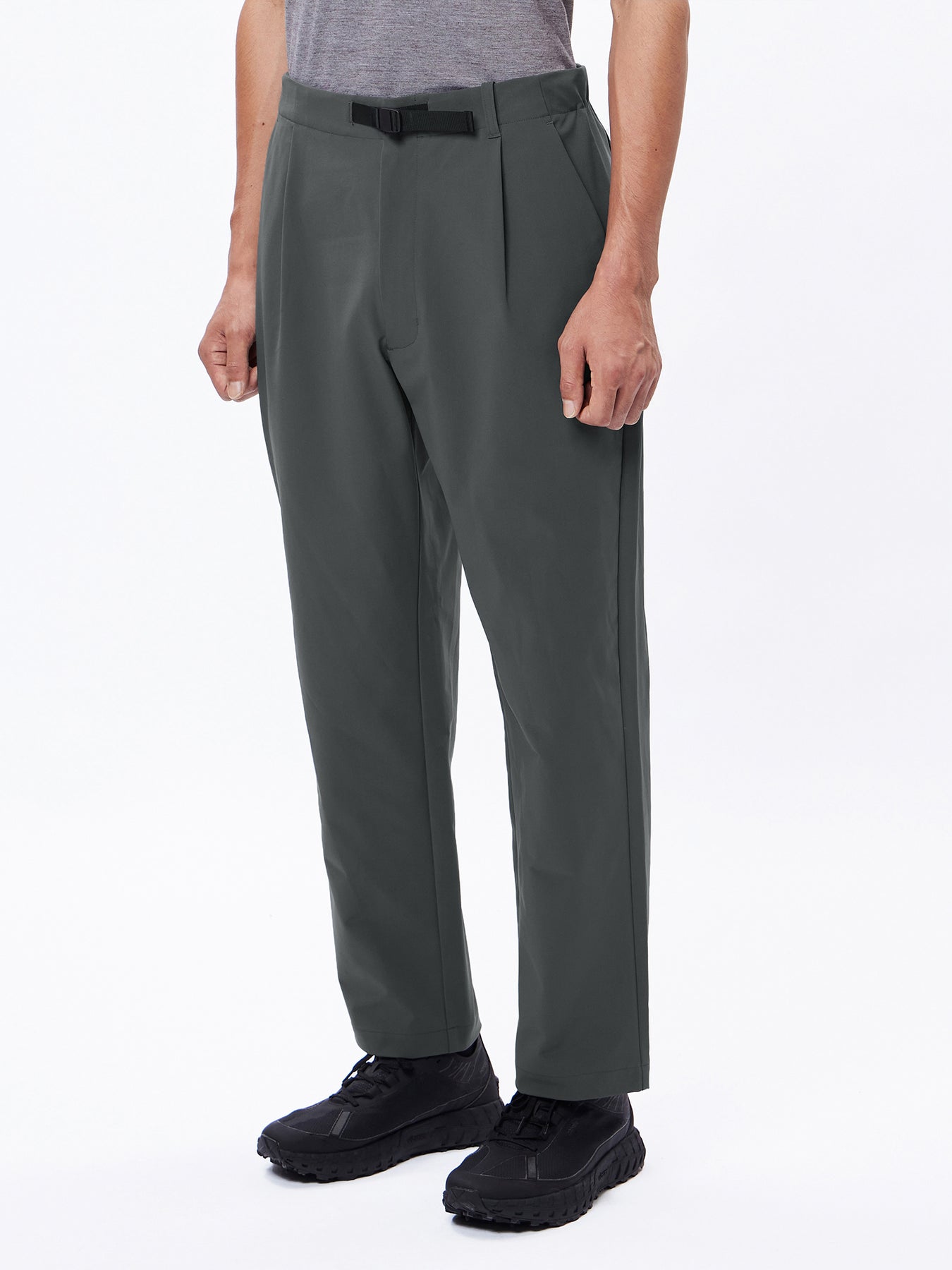 One Tuck Tapered Stretch Pants – Goldwin Europe