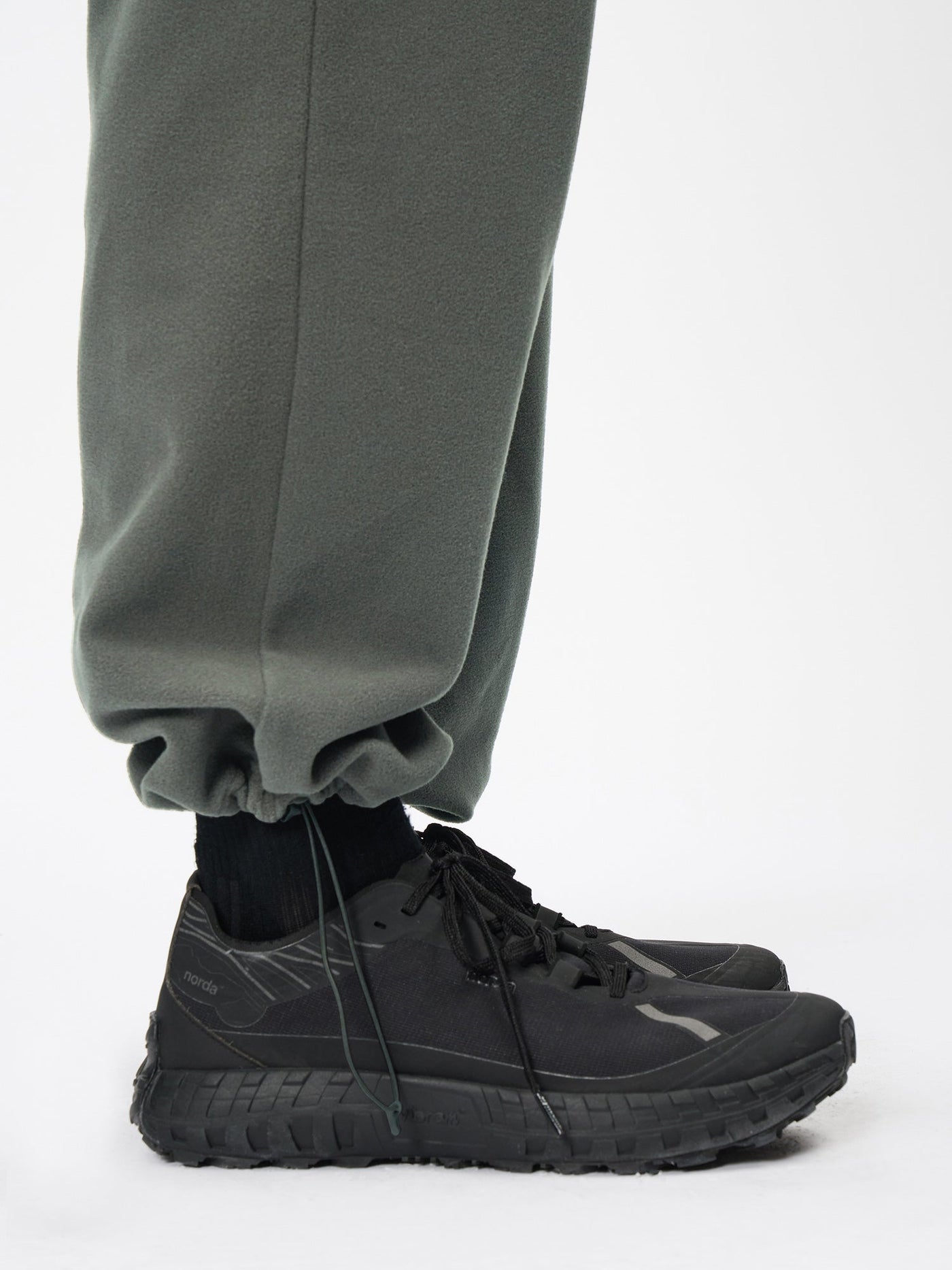 Model: Height 185cm / 6'0" | Wearing: SHADOW GRAY / 3