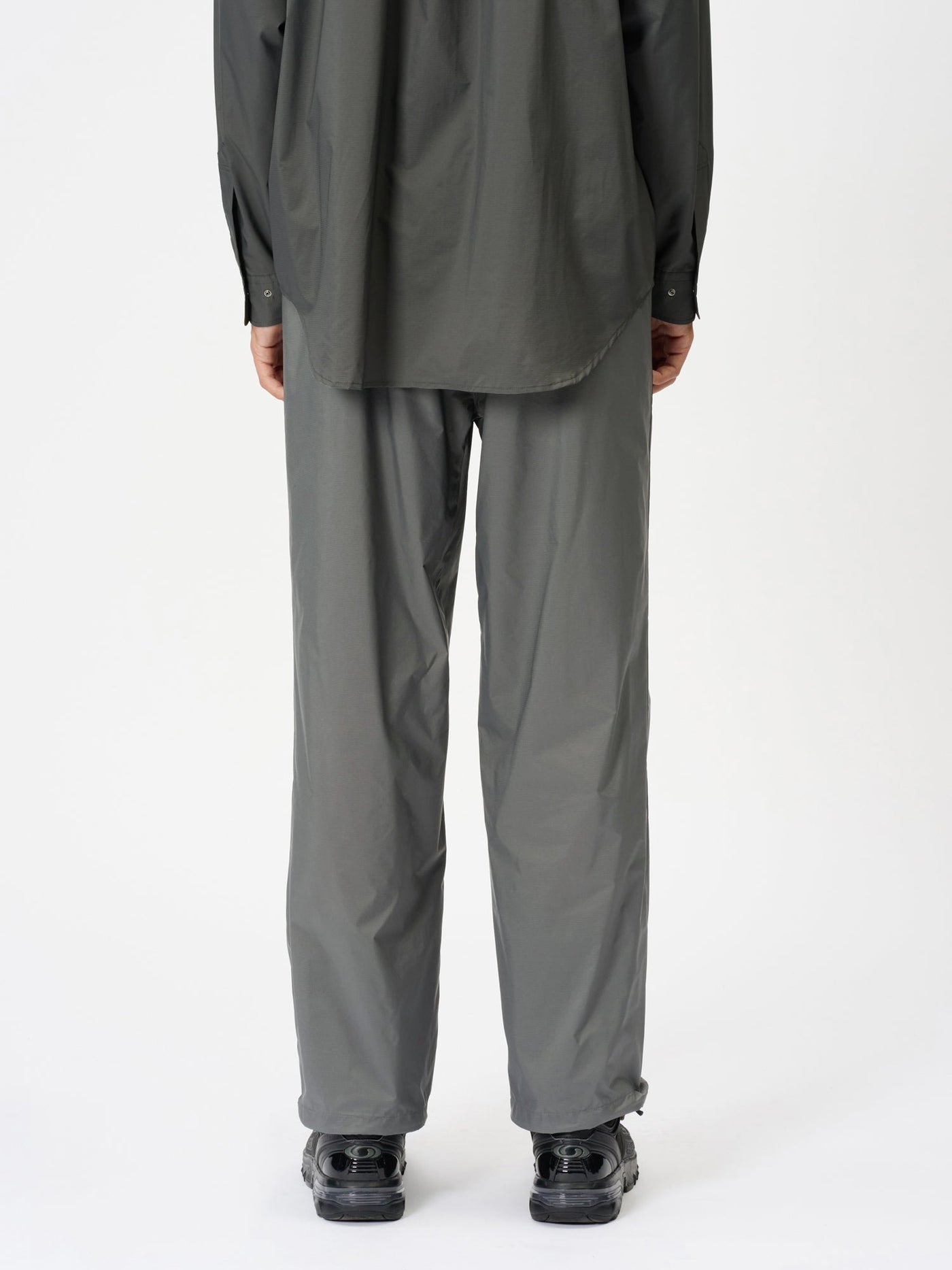 Model: Height 186cm / 6'1" | Wearing: SHADOW GRAY / 3