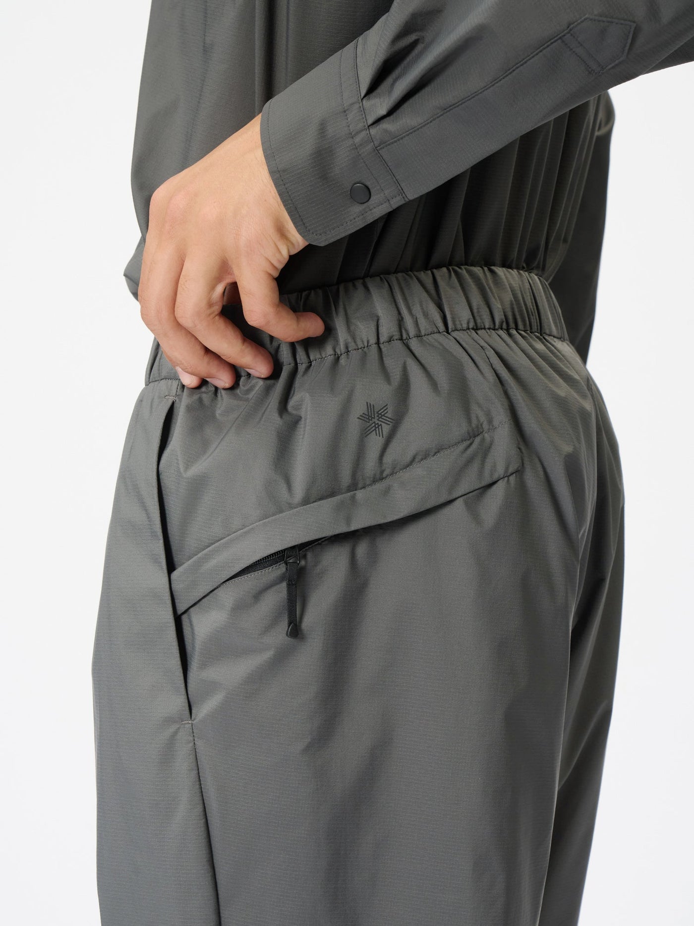 Model: Height 186cm / 6'1" | Wearing: SHADOW GRAY / 3