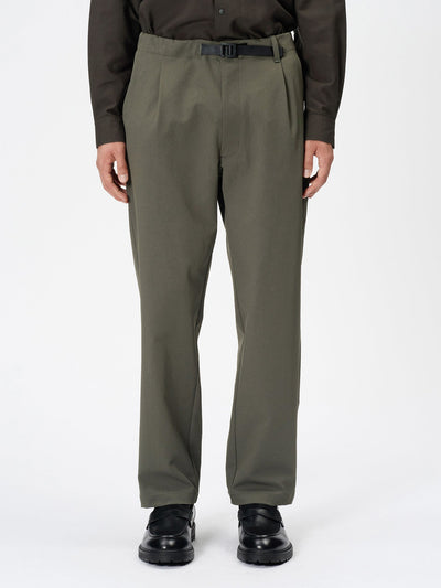 Model: Height 185cm / 6'0" | Wearing: DARK OLIVE / 3