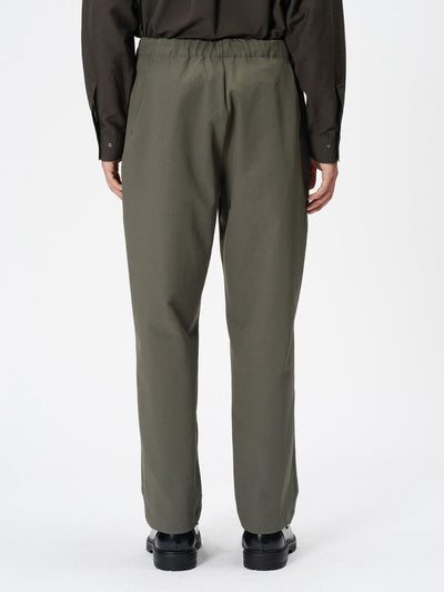 Model: Height 185cm / 6'0" | Wearing: DARK OLIVE / 3