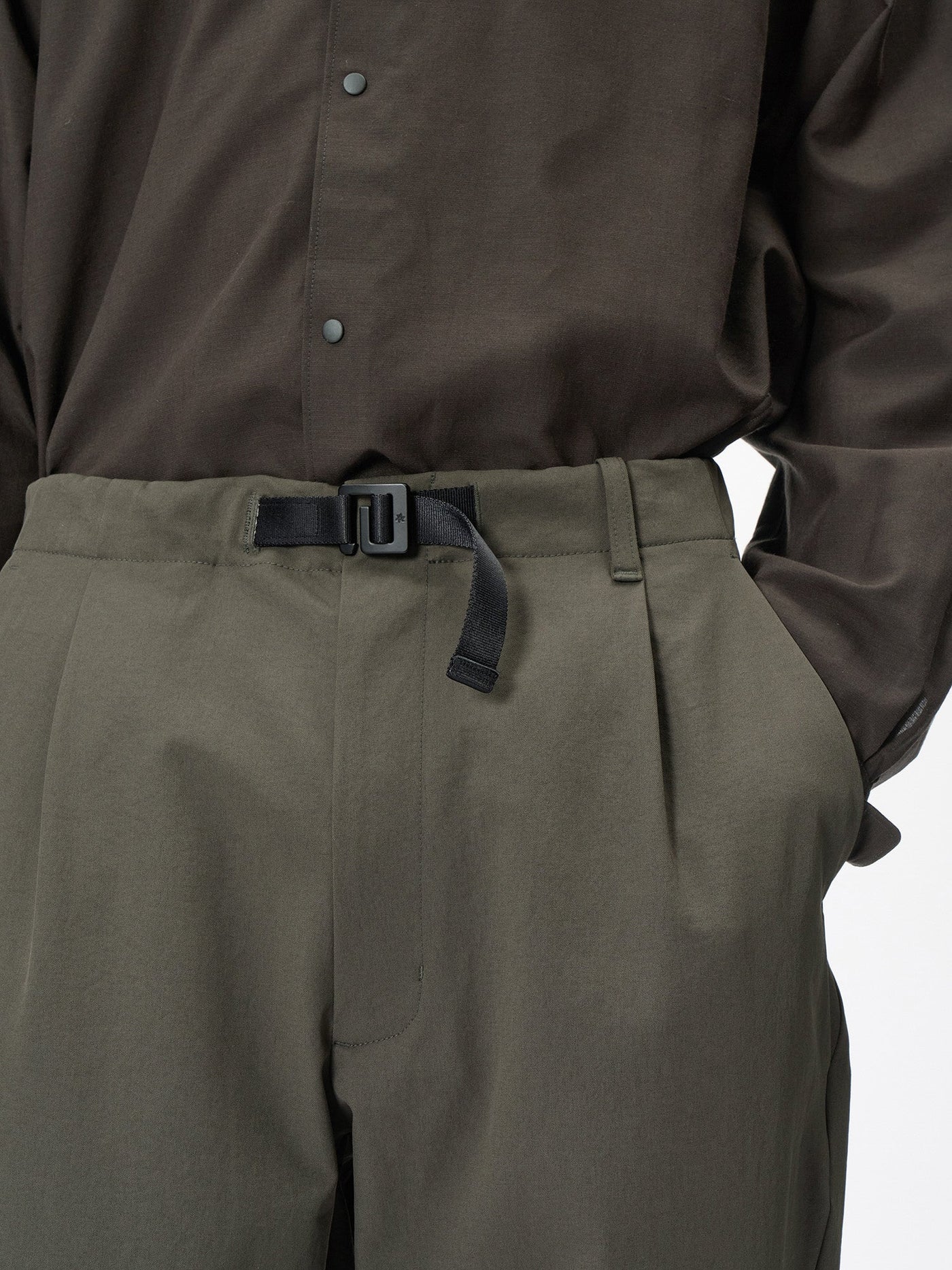 Model: Height 185cm / 6'0" | Wearing: DARK OLIVE / 3