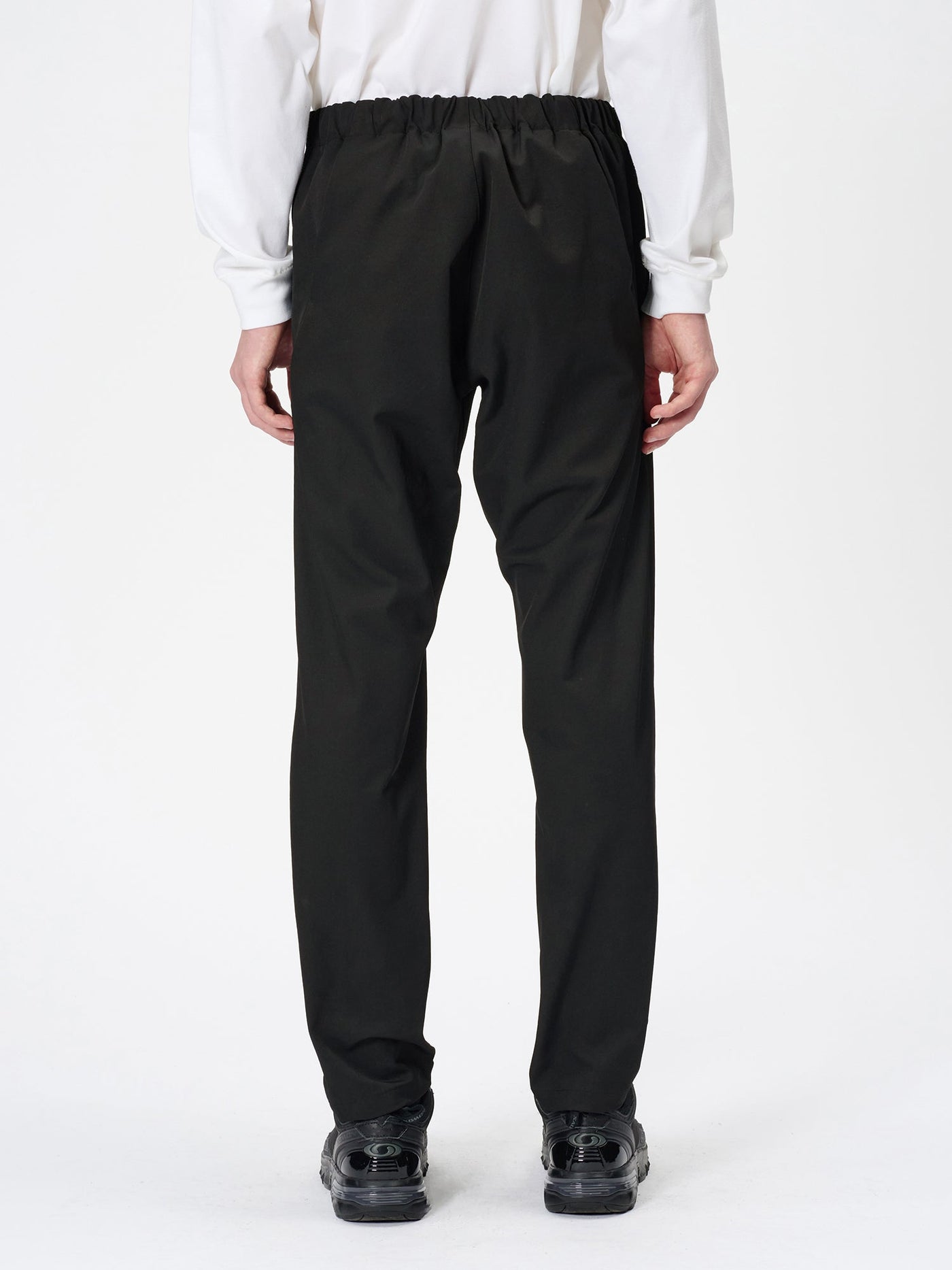 Model: Height 185cm / 6'0" | Wearing: BLACK / 3