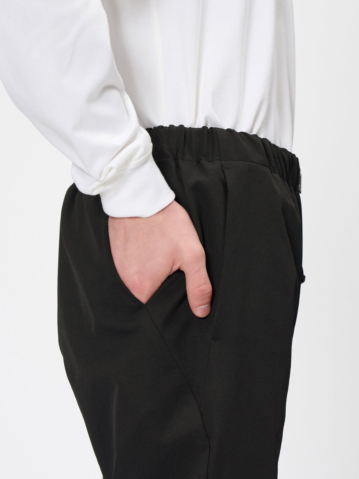 Model: Height 185cm / 6'0" | Wearing: BLACK / 3