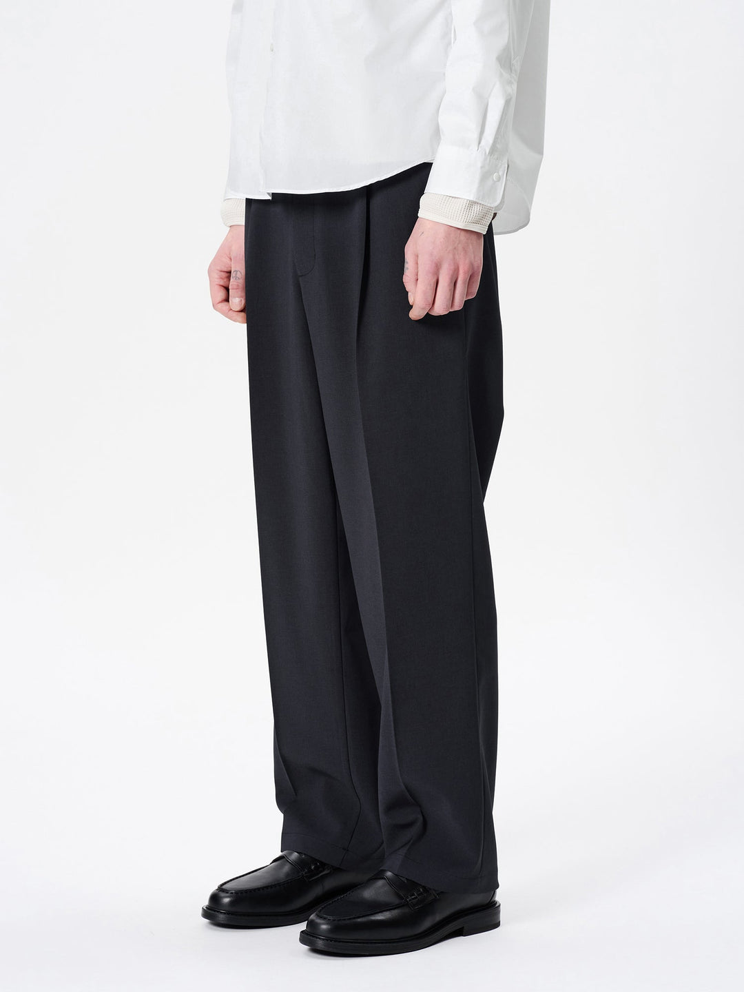 One Tuck Straight Pants – Goldwin Europe