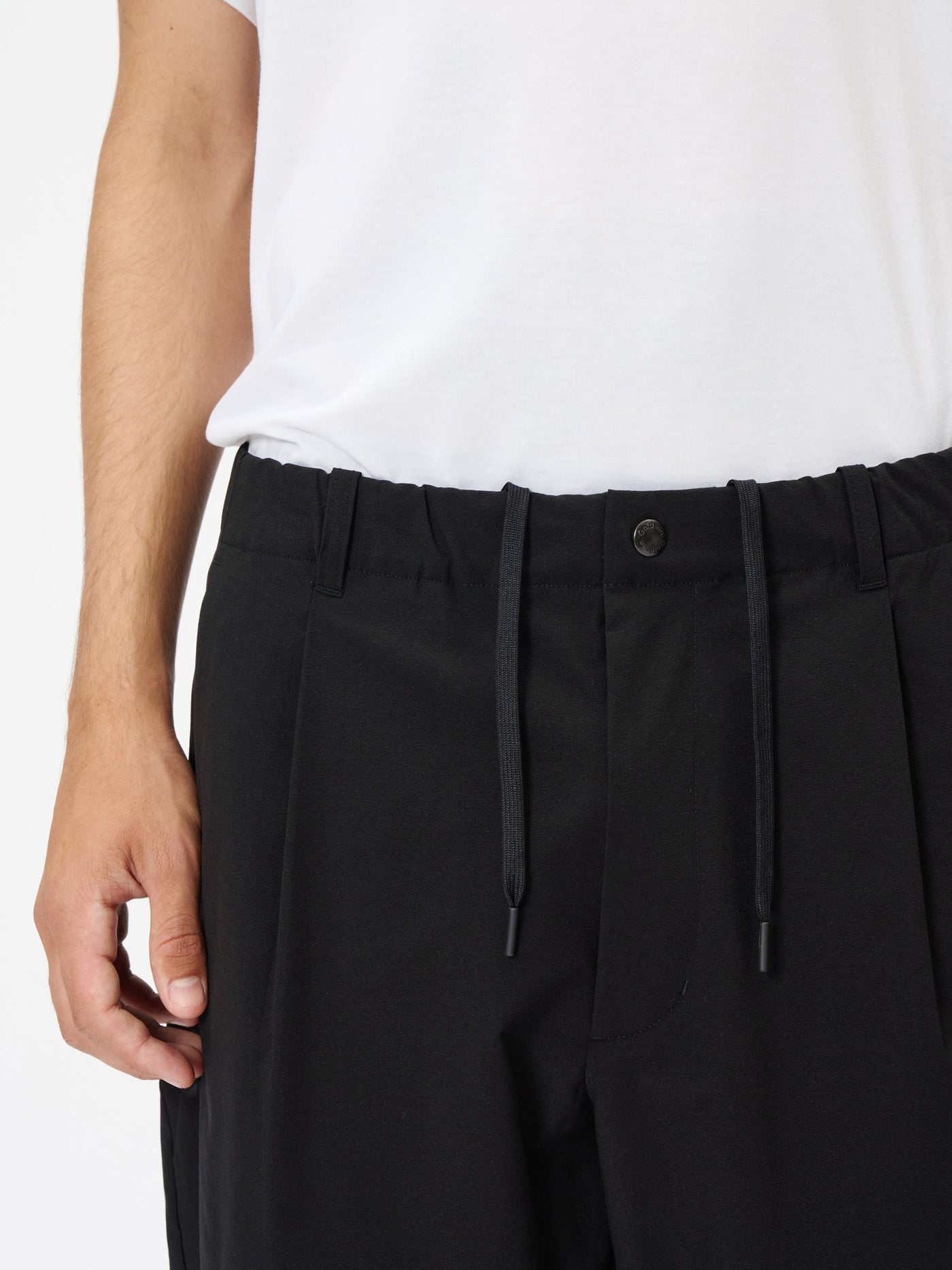 Model: Height 186cm / 6'1" | Wearing: BLACK / 3