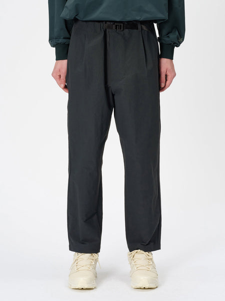 One Tuck Tapered Ankle Pants