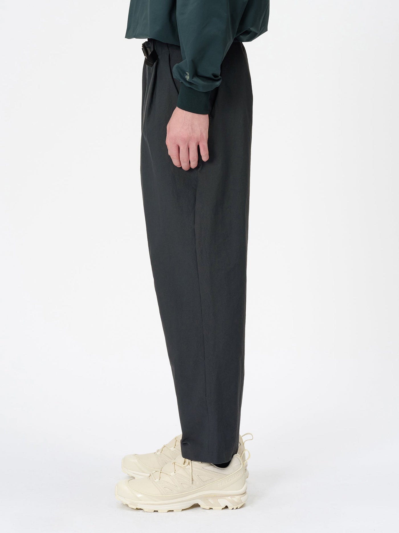 Model: Height 185cm / 6'0" | Wearing: DEEP CHARCOAL / 3