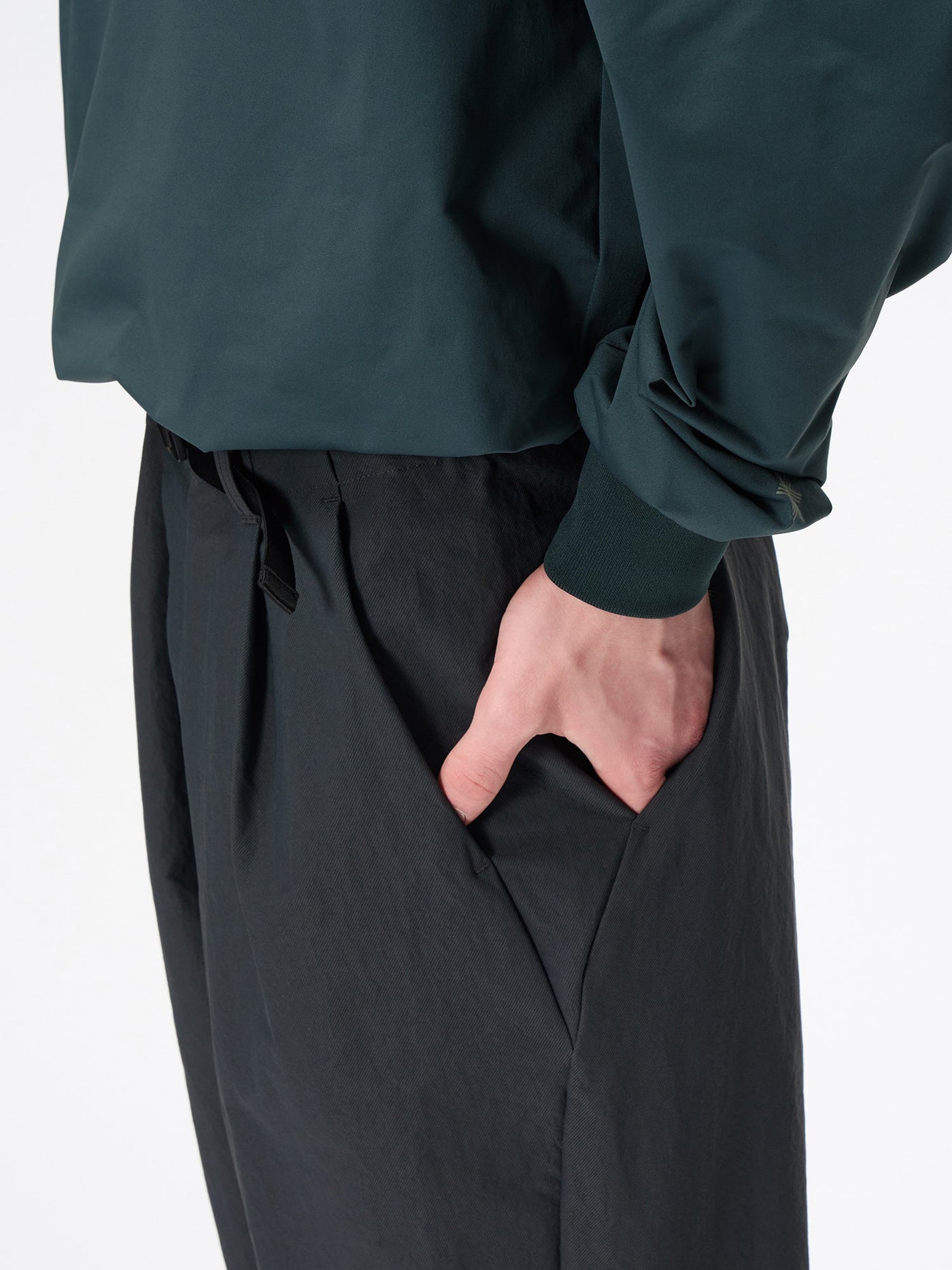 Model: Height 185cm / 6'0" | Wearing: DEEP CHARCOAL / 3