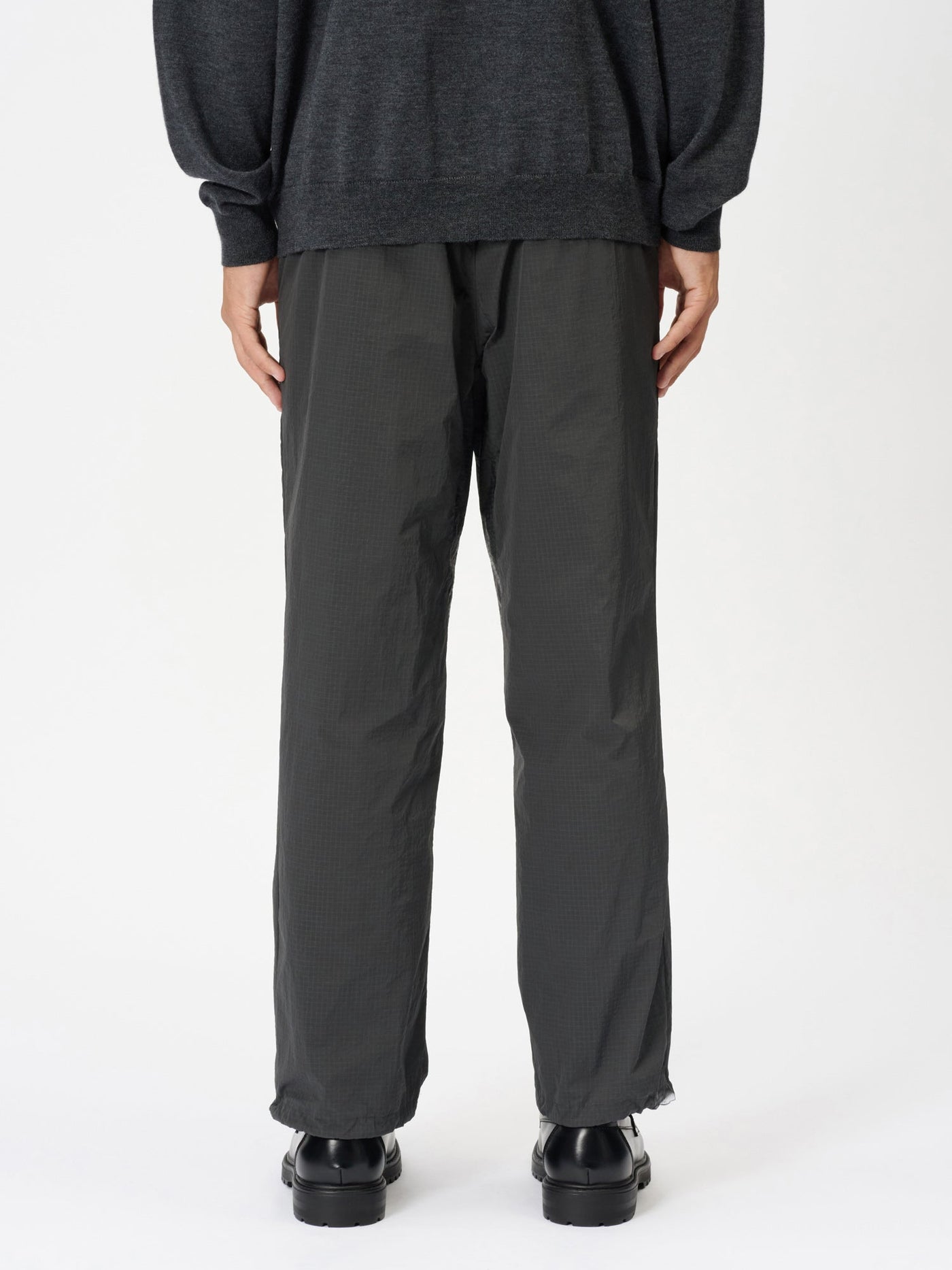 Model: Height 186cm / 6'1" | Wearing: CARBON GRAY / 3