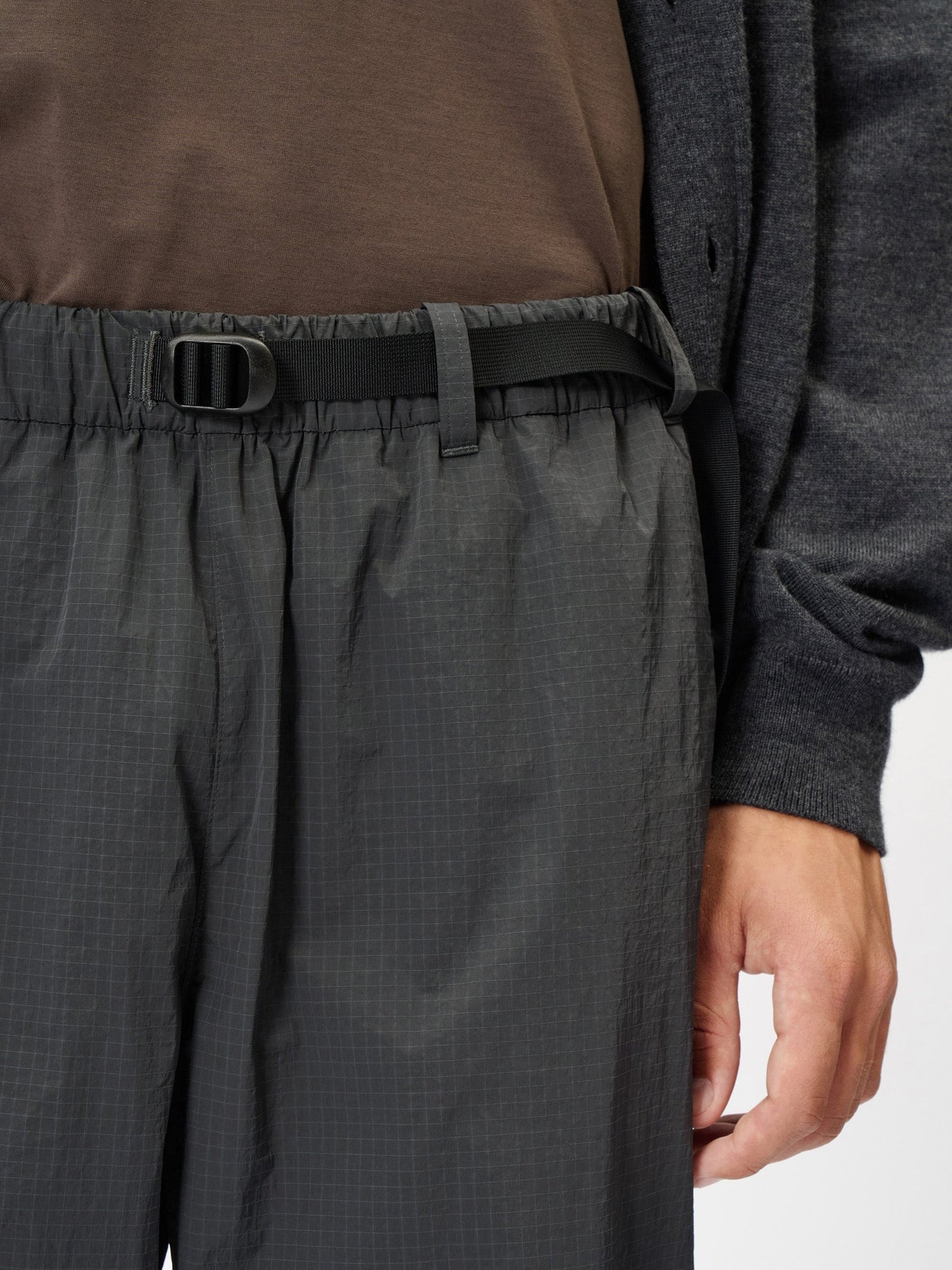 Model: Height 186cm / 6'1" | Wearing: CARBON GRAY / 3