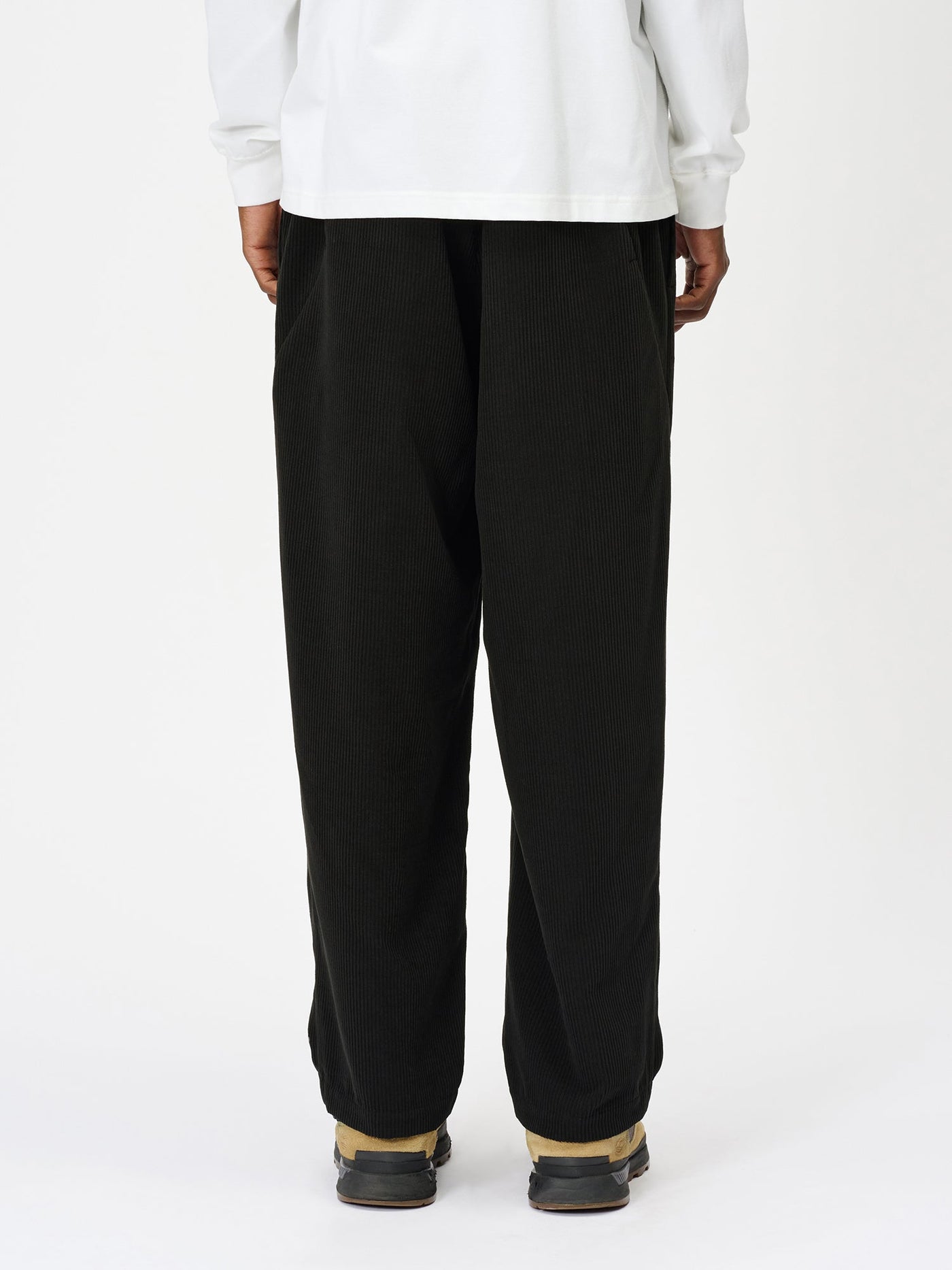 Model: Height 187cm / 6'1" | Wearing: BLACK / 3