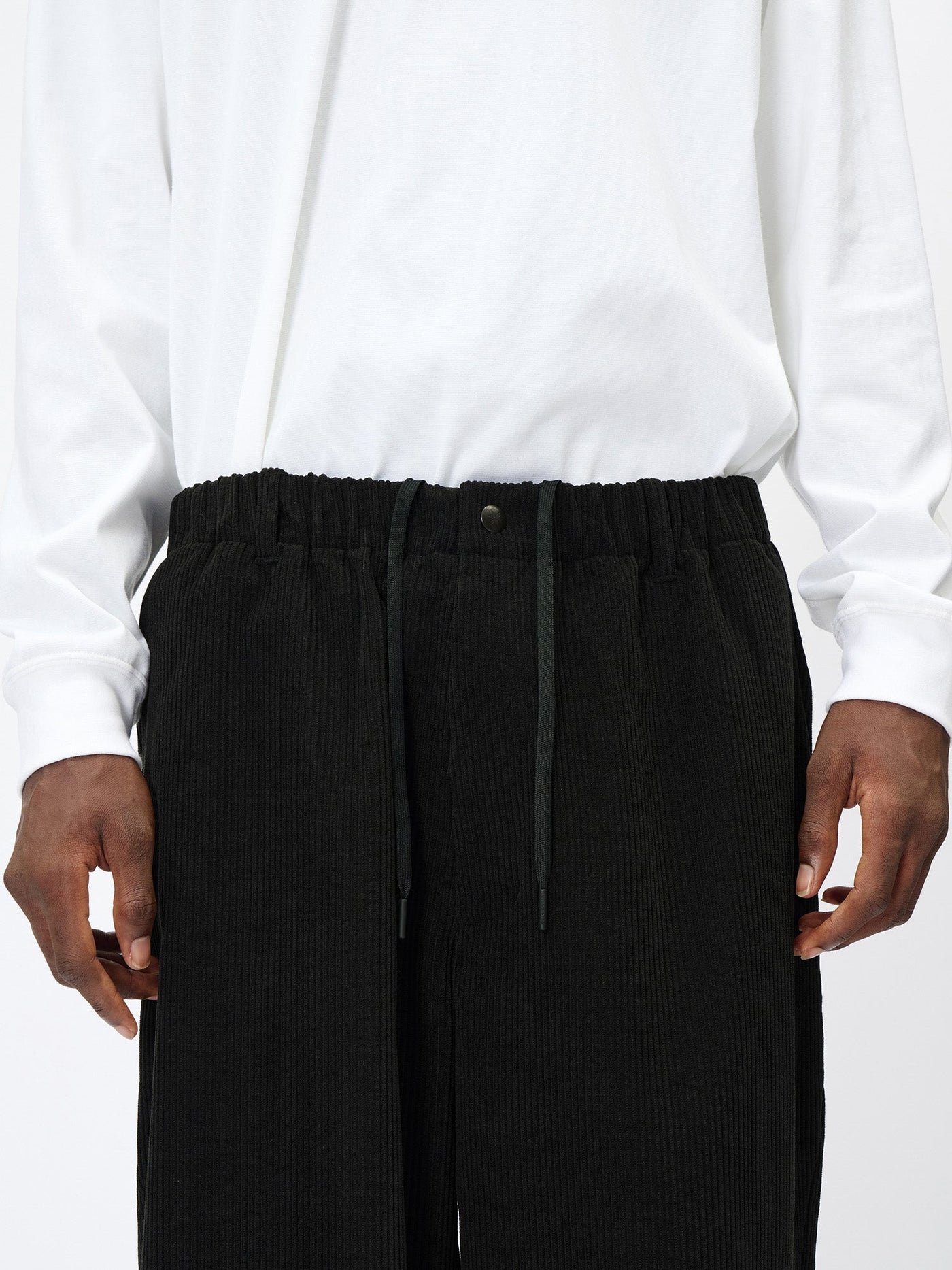 Model: Height 187cm / 6'1" | Wearing: BLACK / 3