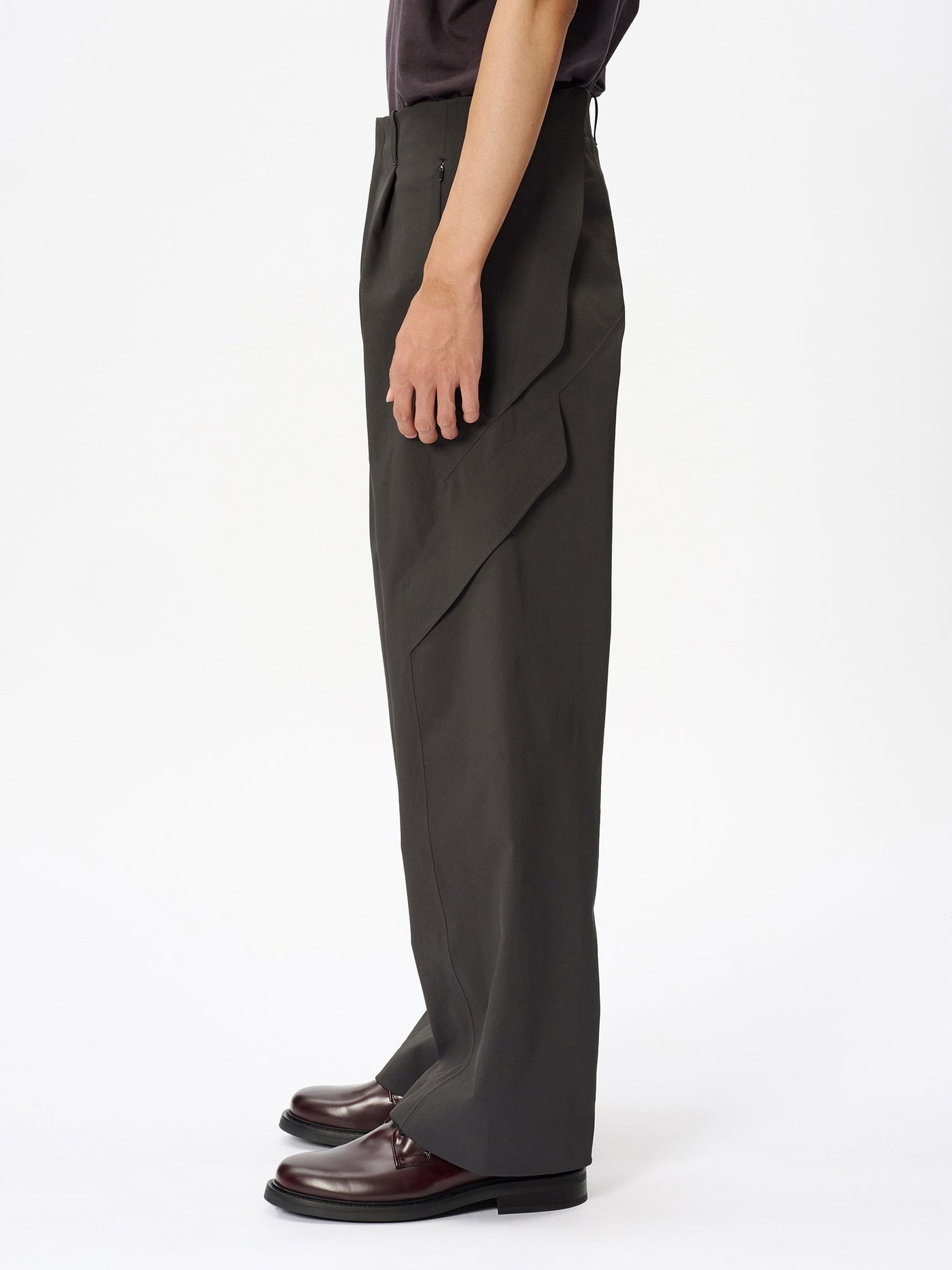 Model: Height 186cm / 6'1" | Wearing: AFTER DARK / 3