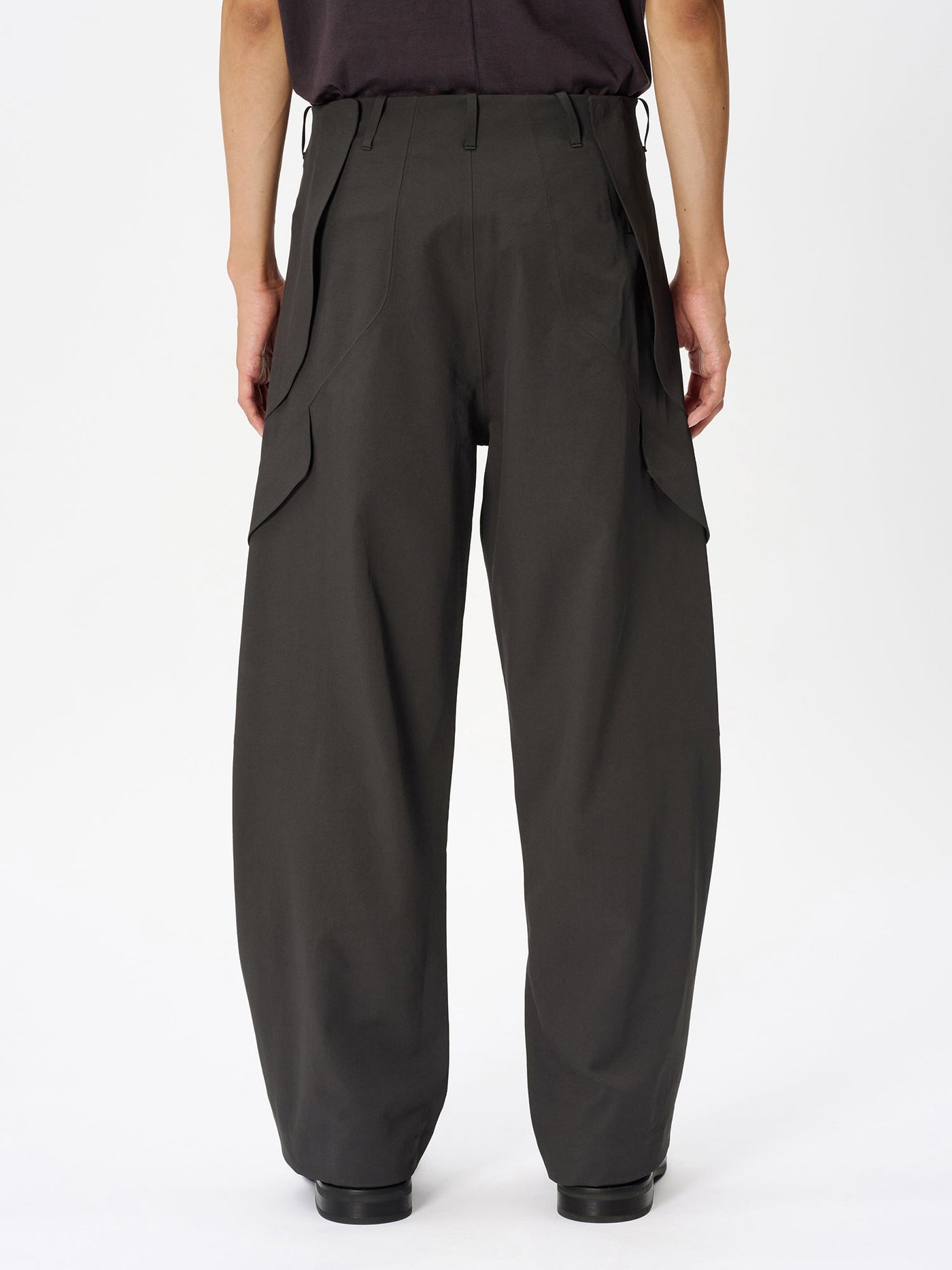 Model: Height 186cm / 6'1" | Wearing: AFTER DARK / 3