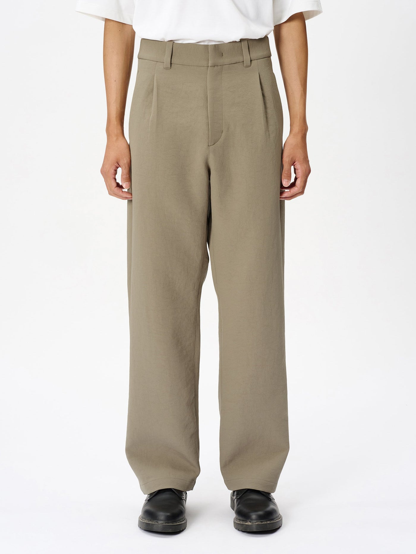 Model: Height 186cm / 6'1" | Wearing: TAUPE FAWN / 4