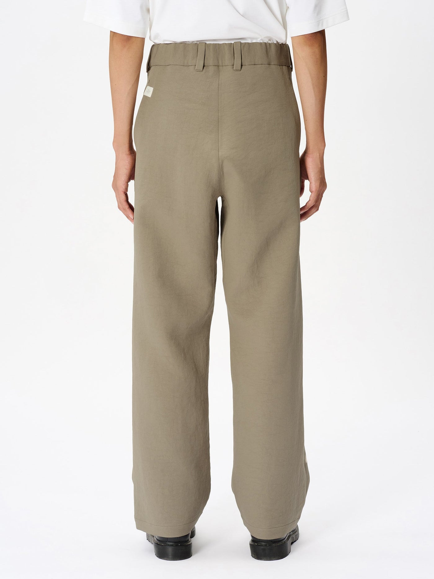 Model: Height 186cm / 6'1" | Wearing: TAUPE FAWN / 4