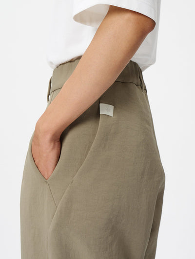 Model: Height 186cm / 6'1" | Wearing: TAUPE FAWN / 4