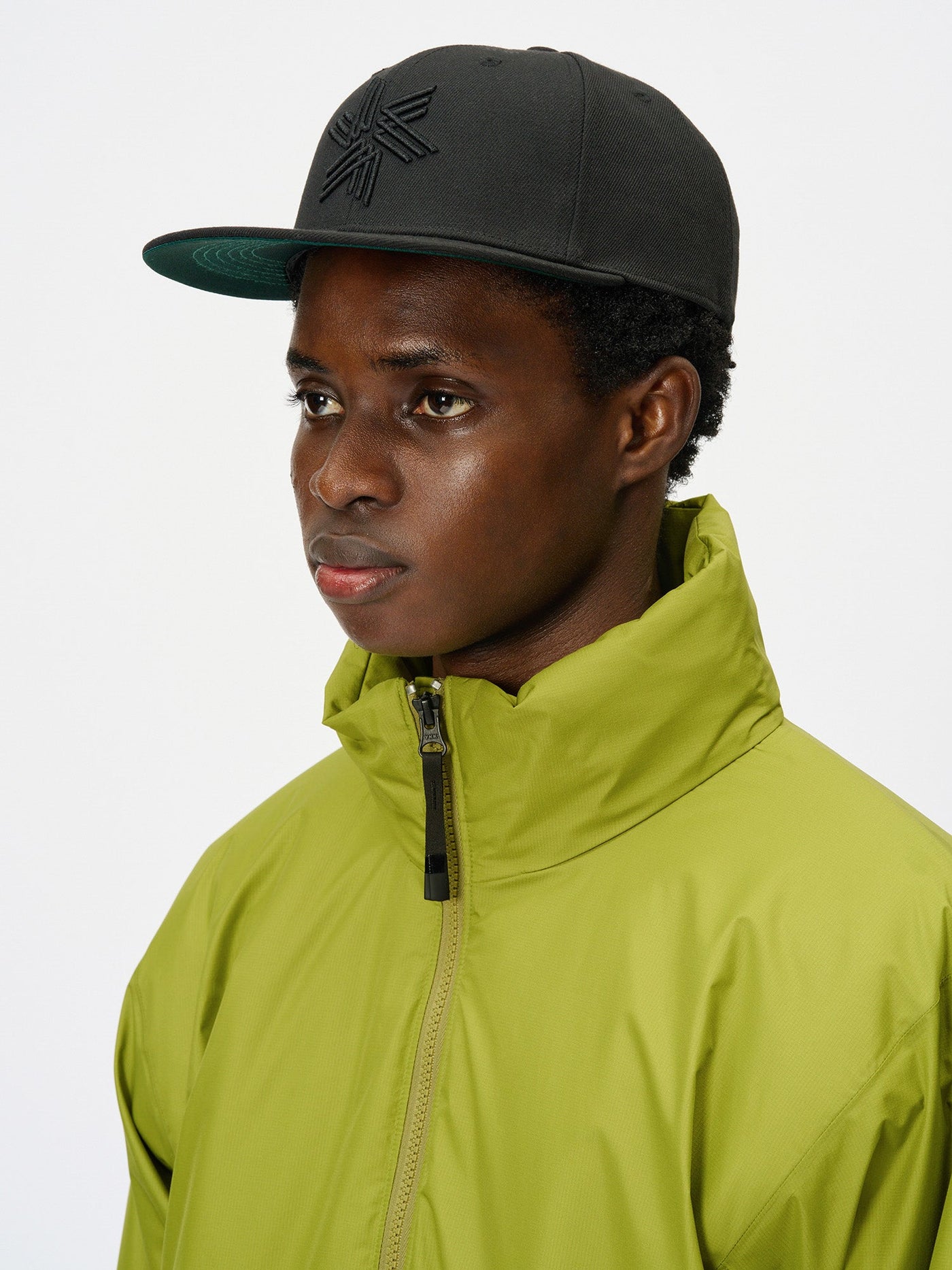 Model: Height 187cm / 6'1" | Wearing: BLACK / F