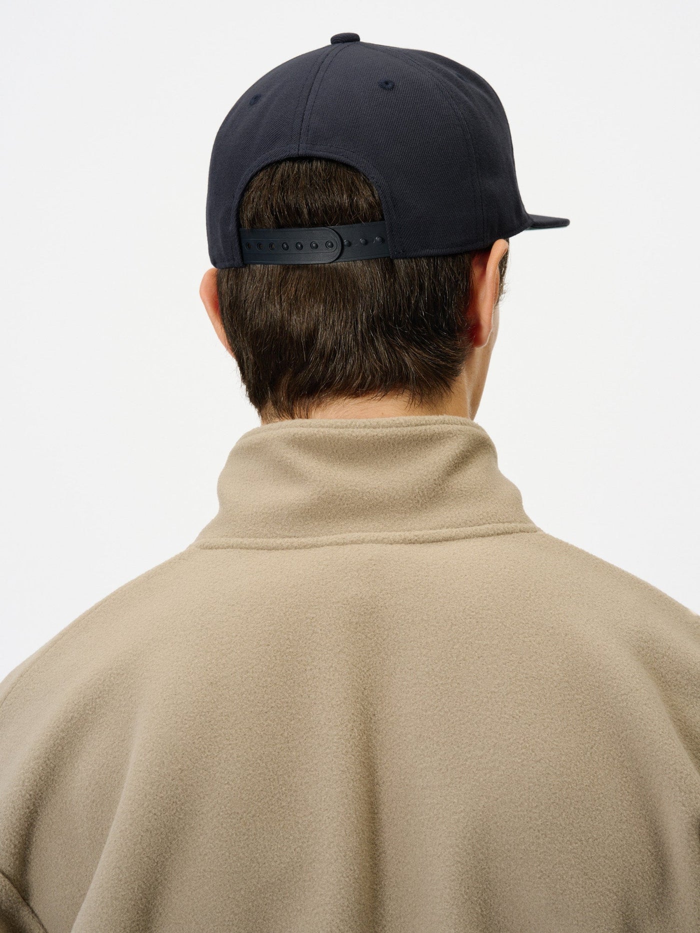 Model: Height 186cm / 6'1" | Wearing: NAVY / F