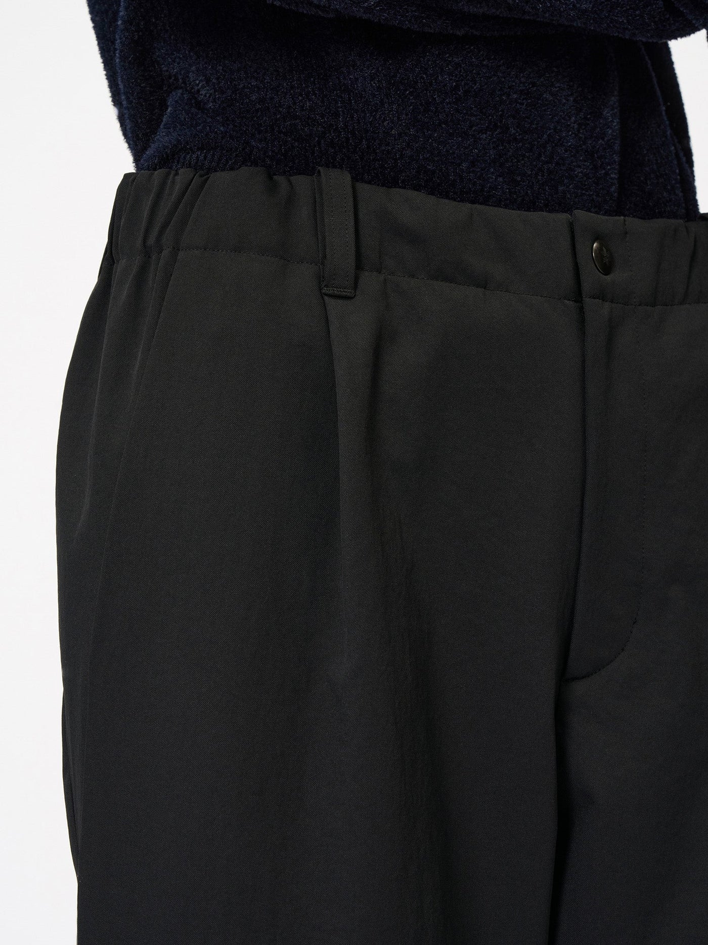 Model: Height 177cm / 5'8'' | Wearing: BLACK / 3