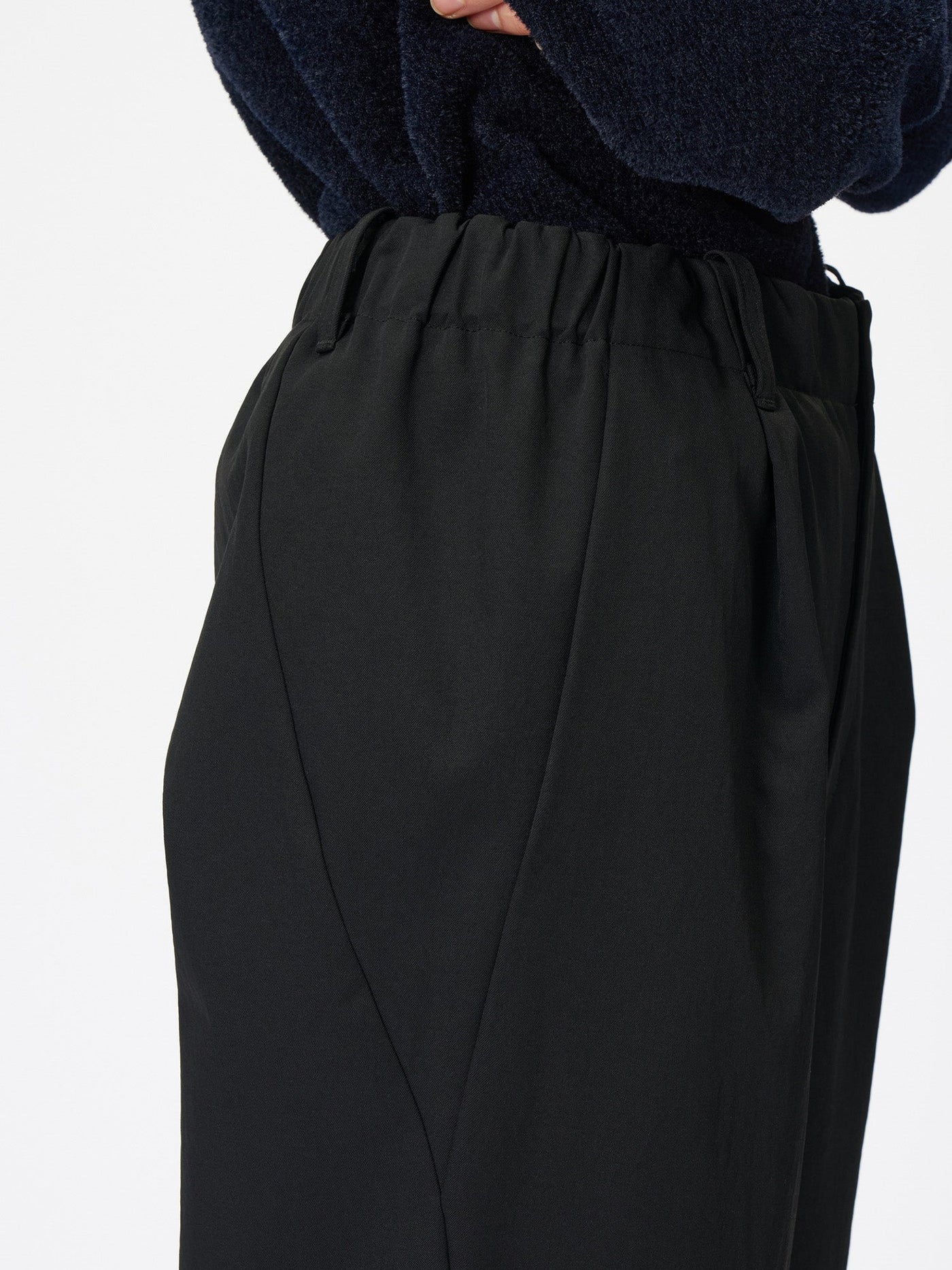 Model: Height 177cm / 5'8'' | Wearing: BLACK / 3