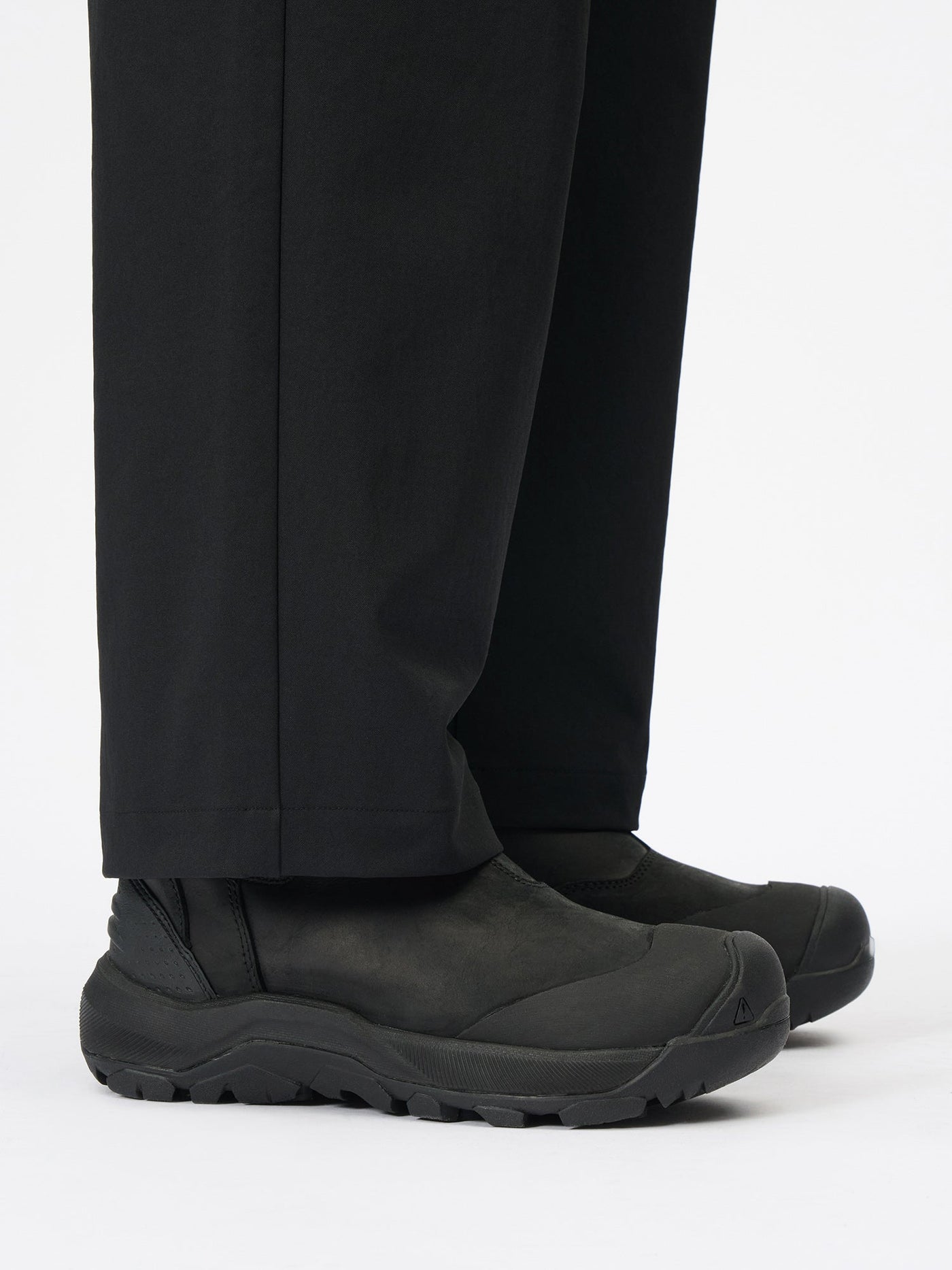 Model: Height 177cm / 5'8'' | Wearing: BLACK / 3