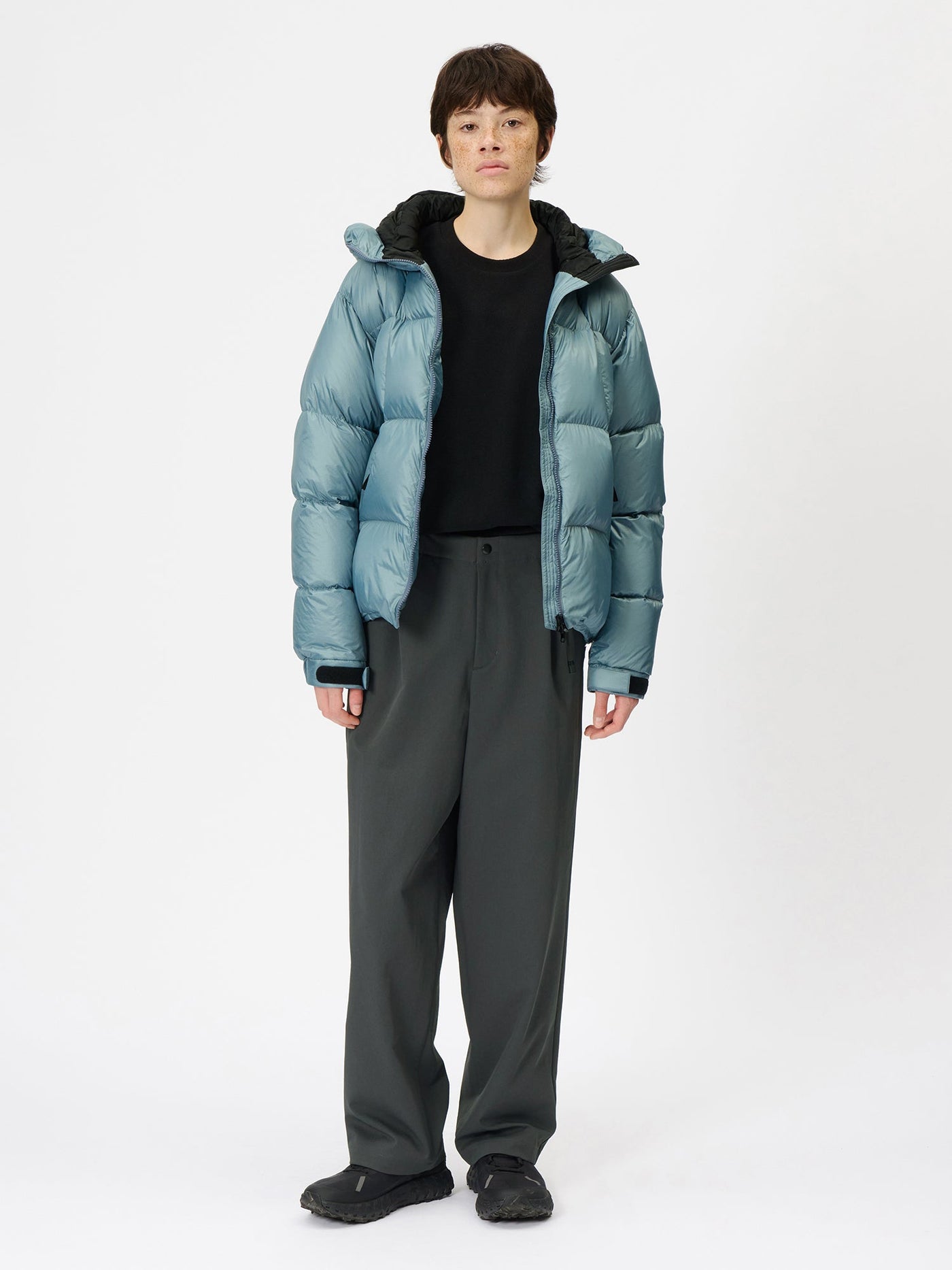 Model: Height 177cm / 5'8'' | Wearing: DEEP CHARCOAL / 3