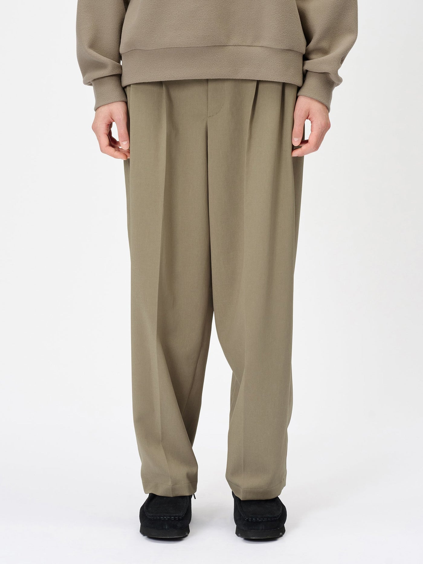 Model: Height 177cm / 5'8'' | Wearing: TAUPE FAWN / 3