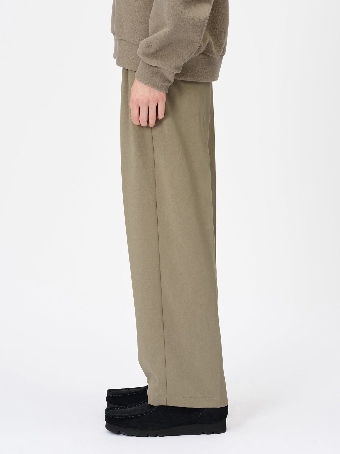 Model: Height 177cm / 5'8'' | Wearing: TAUPE FAWN / 3