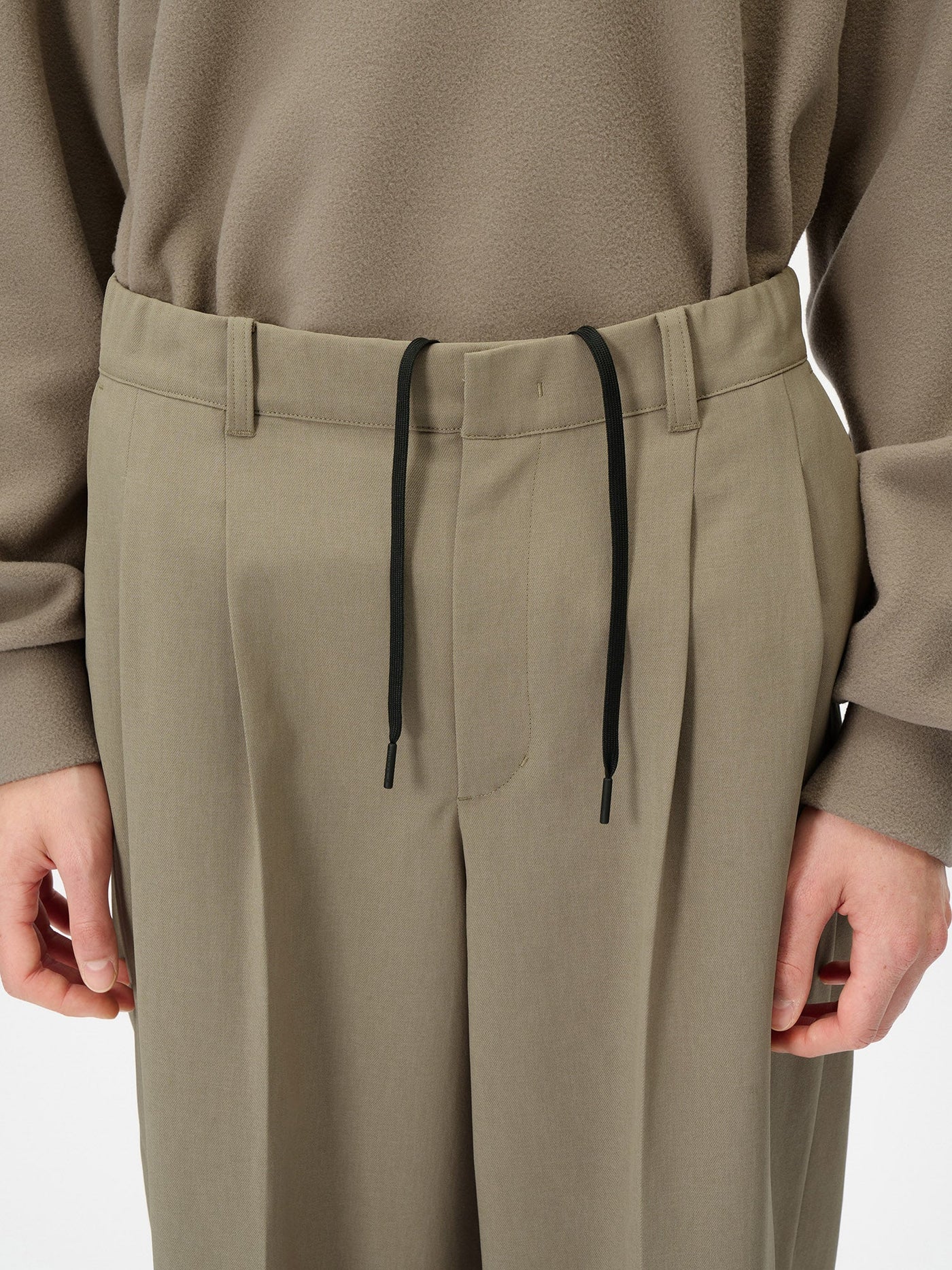 Model: Height 177cm / 5'8'' | Wearing: TAUPE FAWN / 3