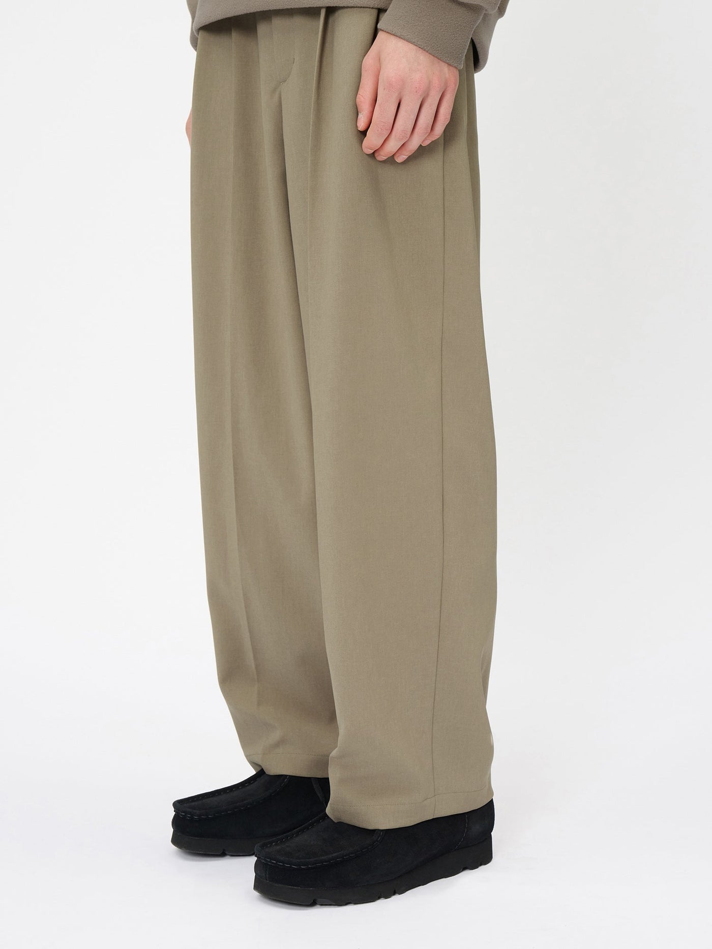 Model: Height 177cm / 5'8'' | Wearing: TAUPE FAWN / 3