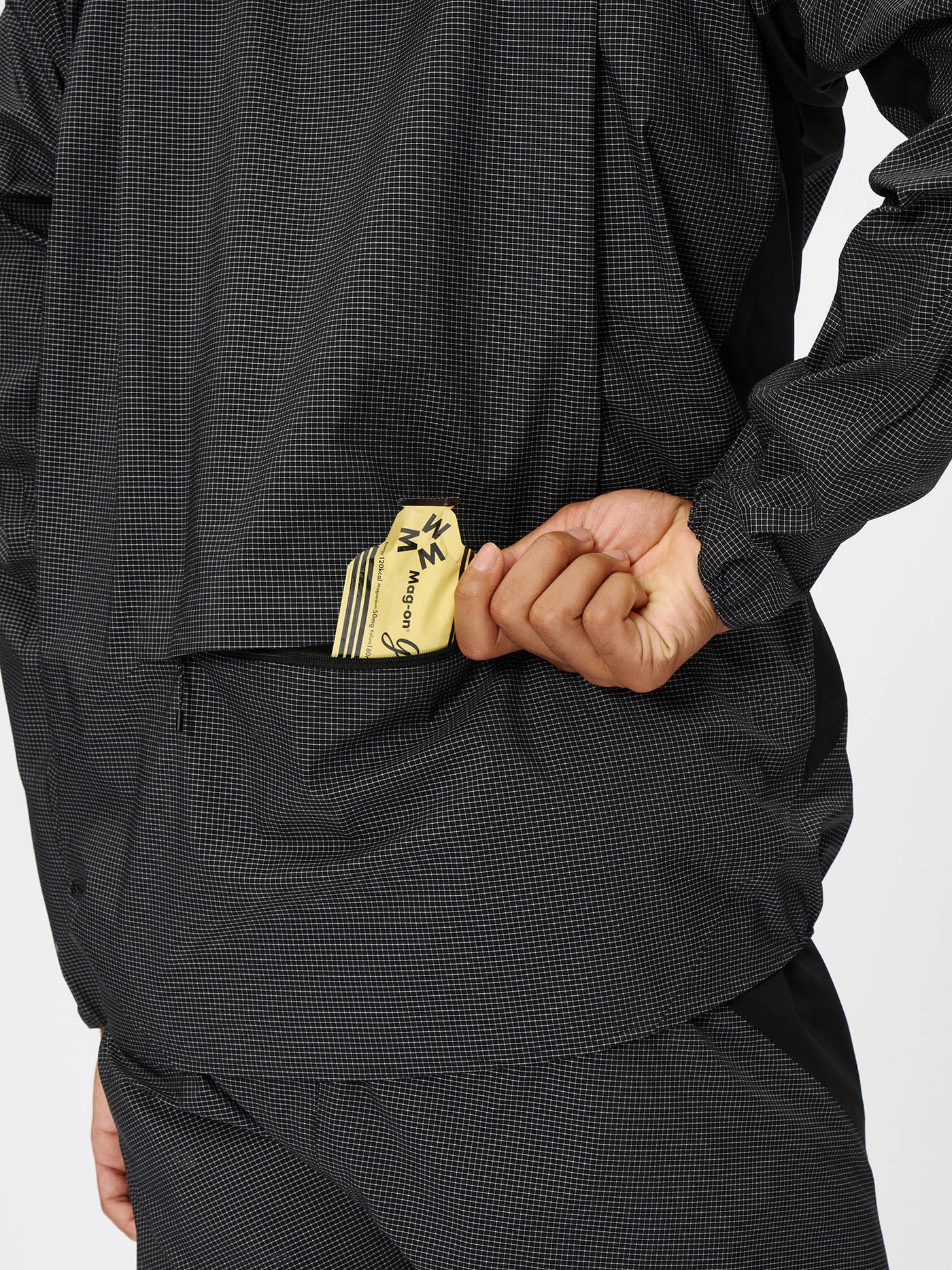 Model: Height 184cm / 6'0" | Wearing: BLACK / 3