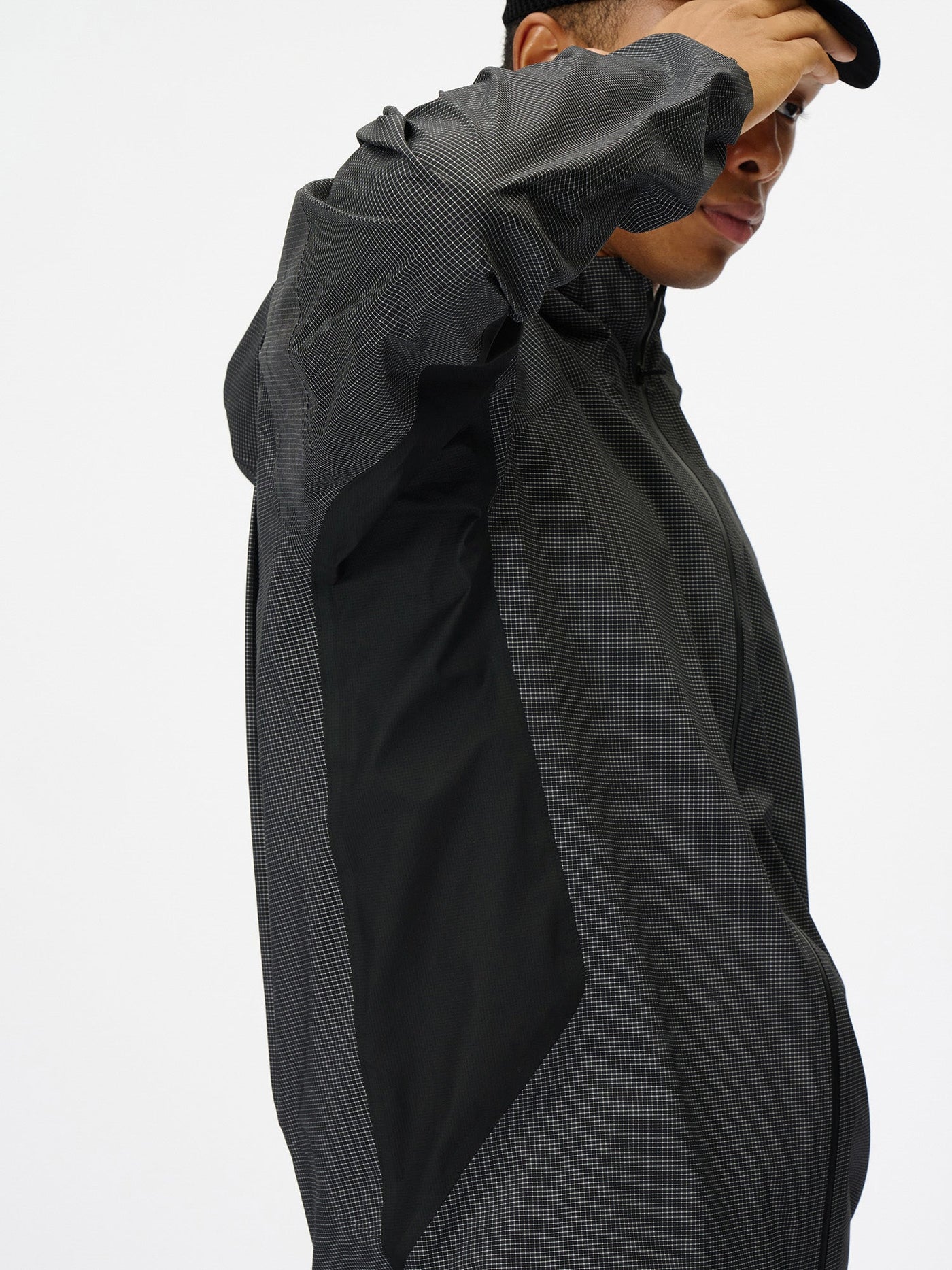 Model: Height 184cm / 6'0" | Wearing: BLACK / 3