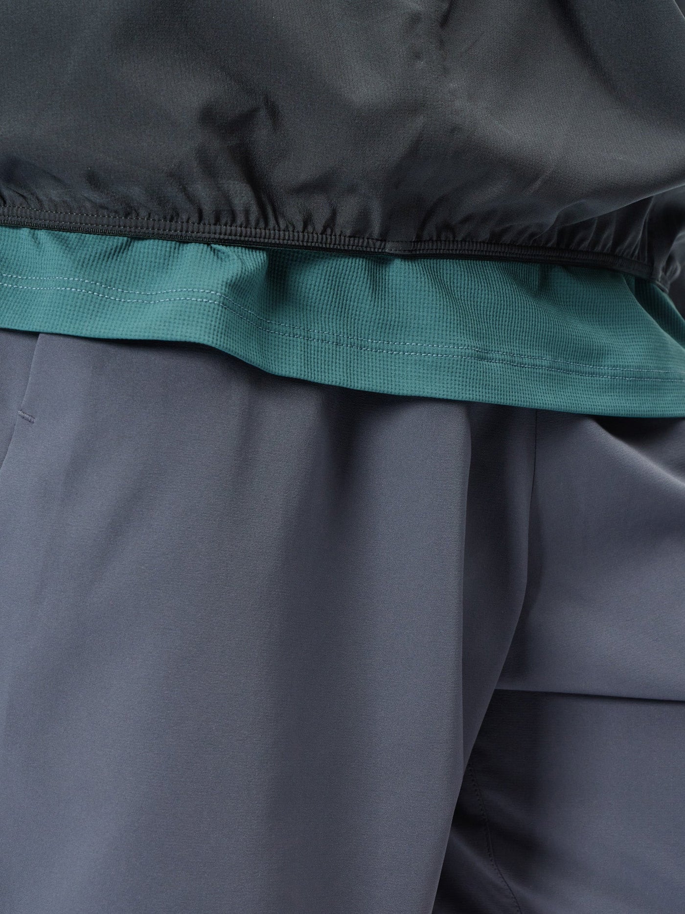 Model: Height 183cm / 6'0" | Wearing: BLACK / 3