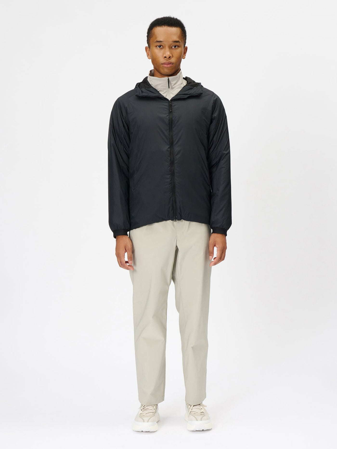 Model: Height 184cm / 6'0" | Wearing: WOLF GRAY / 3