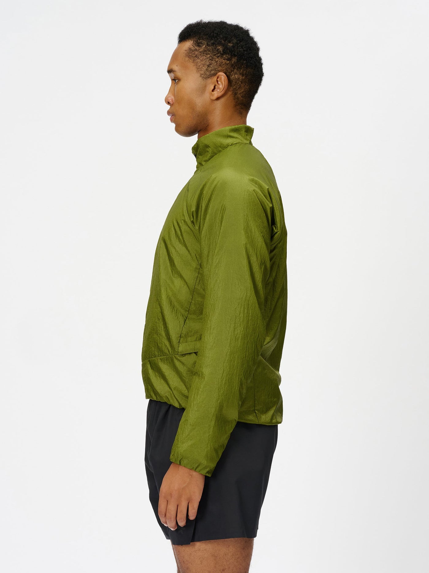 Model: Height 184cm / 6'0" | Wearing: IVY GREEN / 3